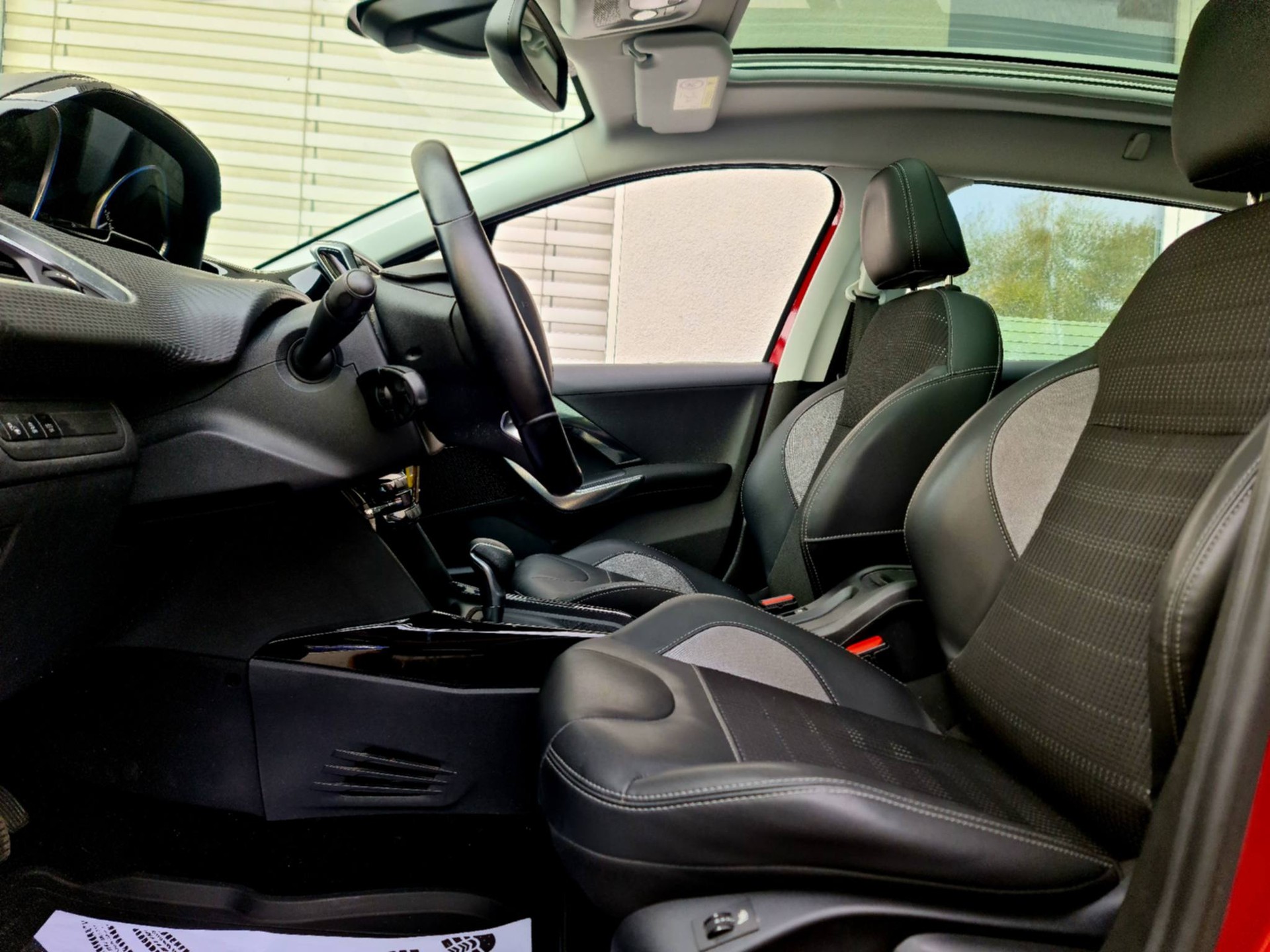 PEUGEOT 2008 1.2 PureTech Active EAT6-image-17