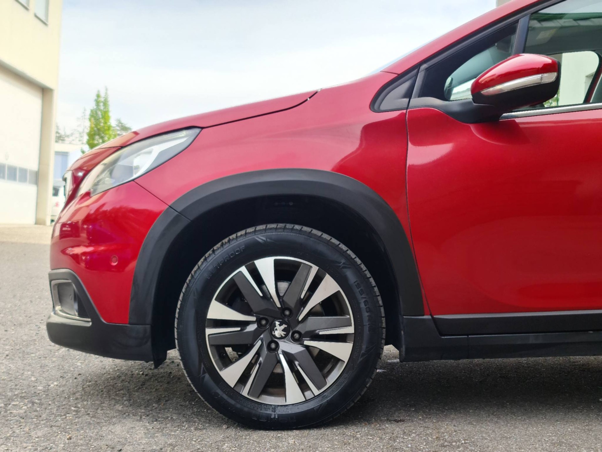 PEUGEOT 2008 1.2 PureTech Active EAT6-image-5