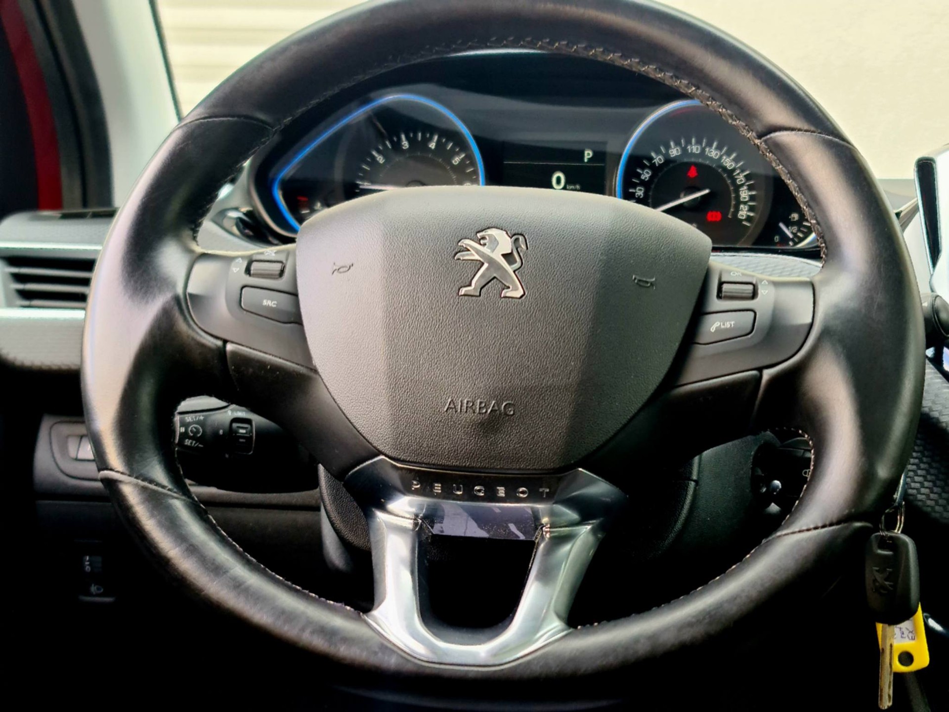 PEUGEOT 2008 1.2 PureTech Active EAT6-image-18