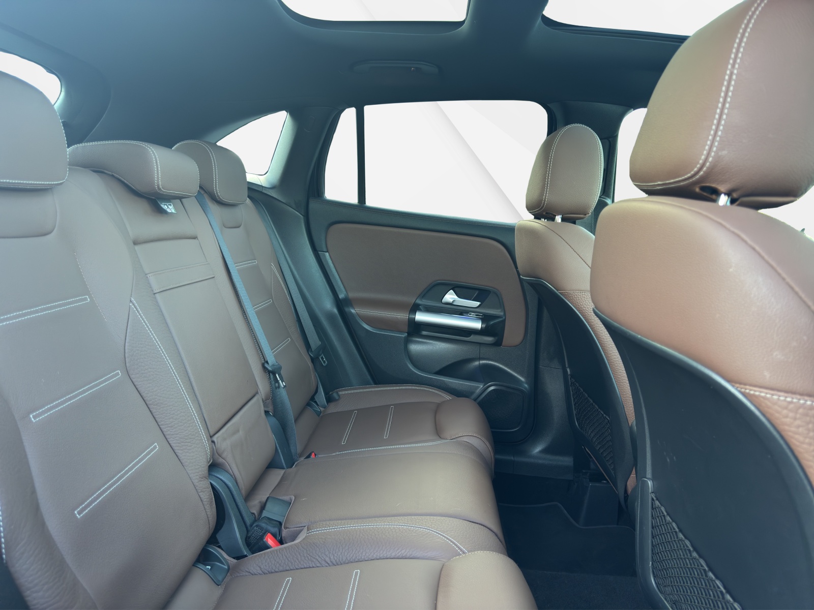 MERCEDES-BENZ GLA 200 Style 7G-DCT-image-14