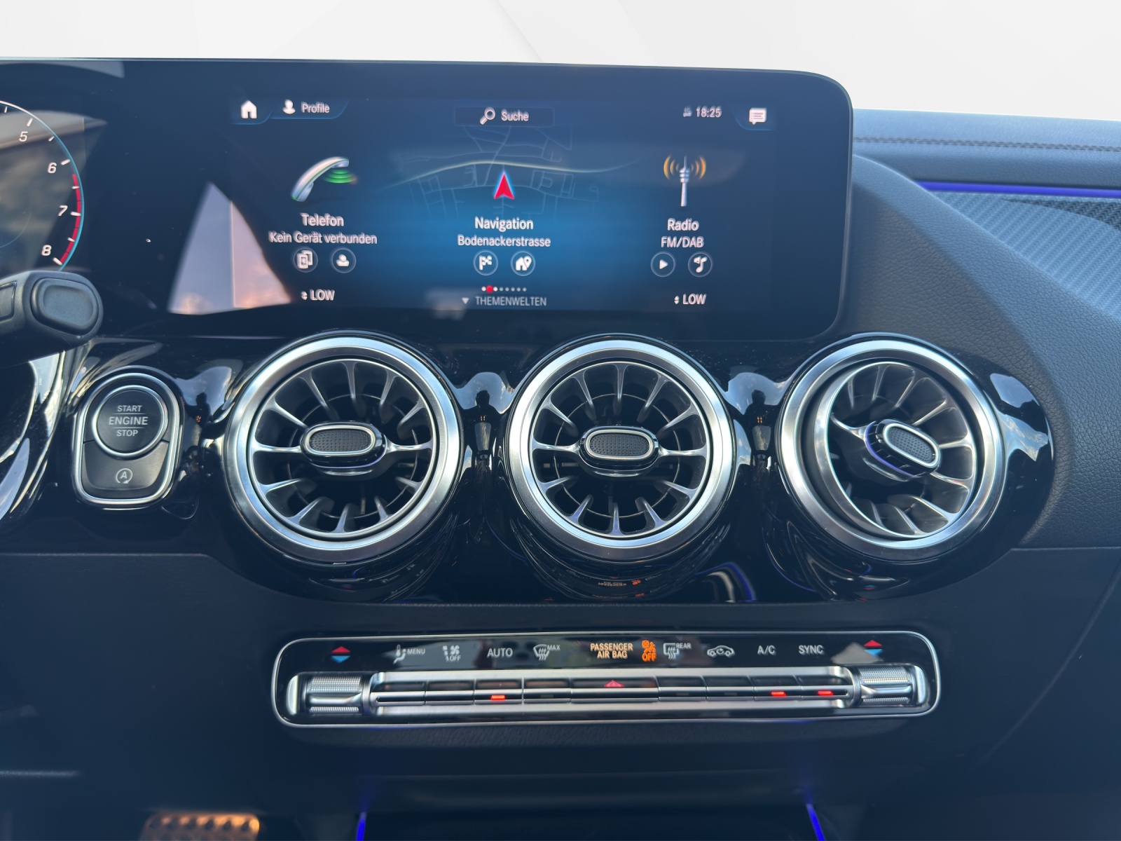 MERCEDES-BENZ GLA 200 Style 7G-DCT-image-12