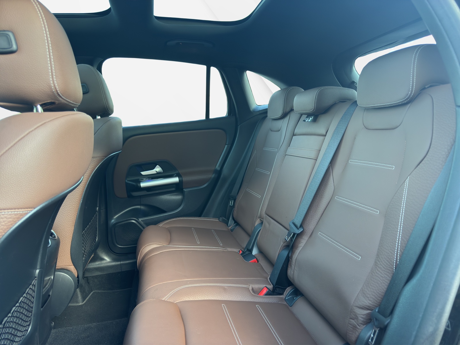 MERCEDES-BENZ GLA 200 Style 7G-DCT-image-10