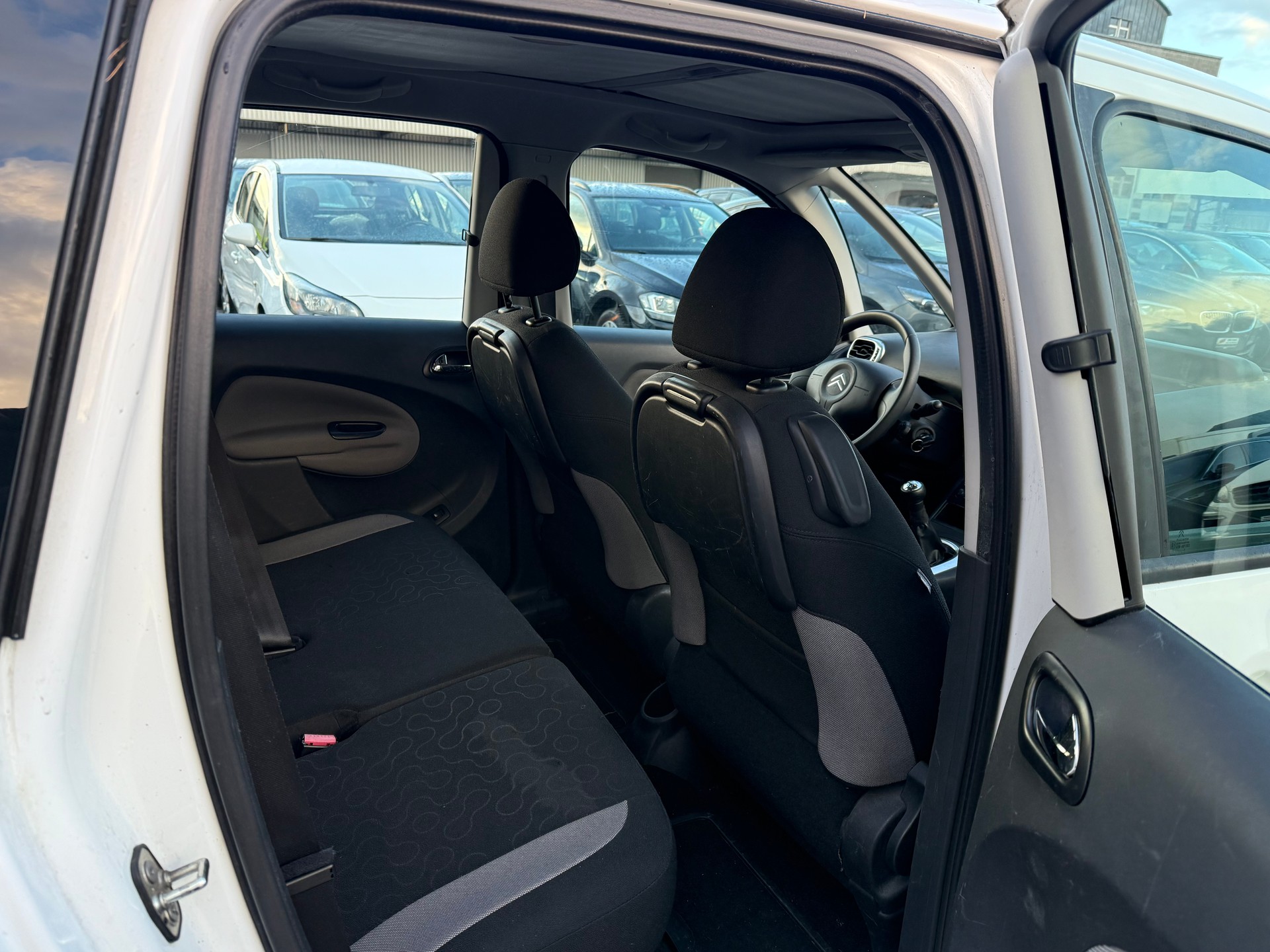 CITROEN C3 Picasso 1.6i 16V Chic (SX) / Frisch ab MFK / 1.Hand / Klimaanlage / PDC-image-9