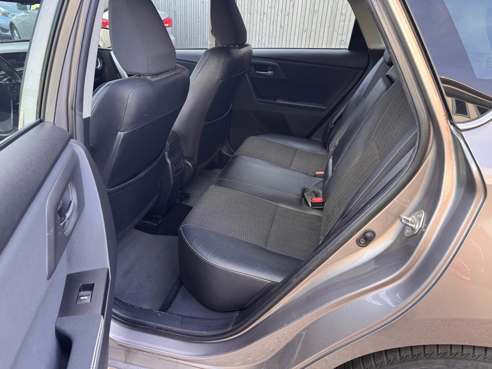 TOYOTA Auris 1.6 VMa Linea Sol-image-4