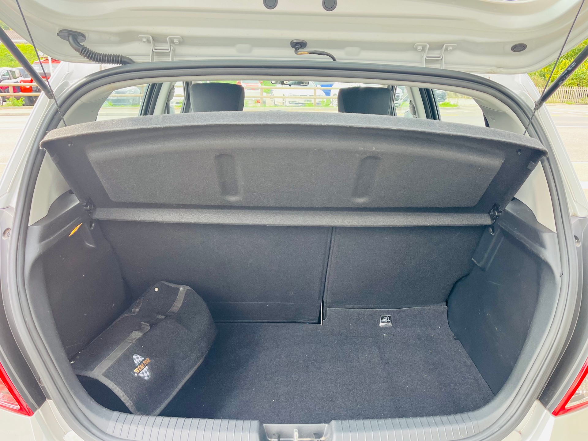 HYUNDAI i20 1.2 Comfort-image-8