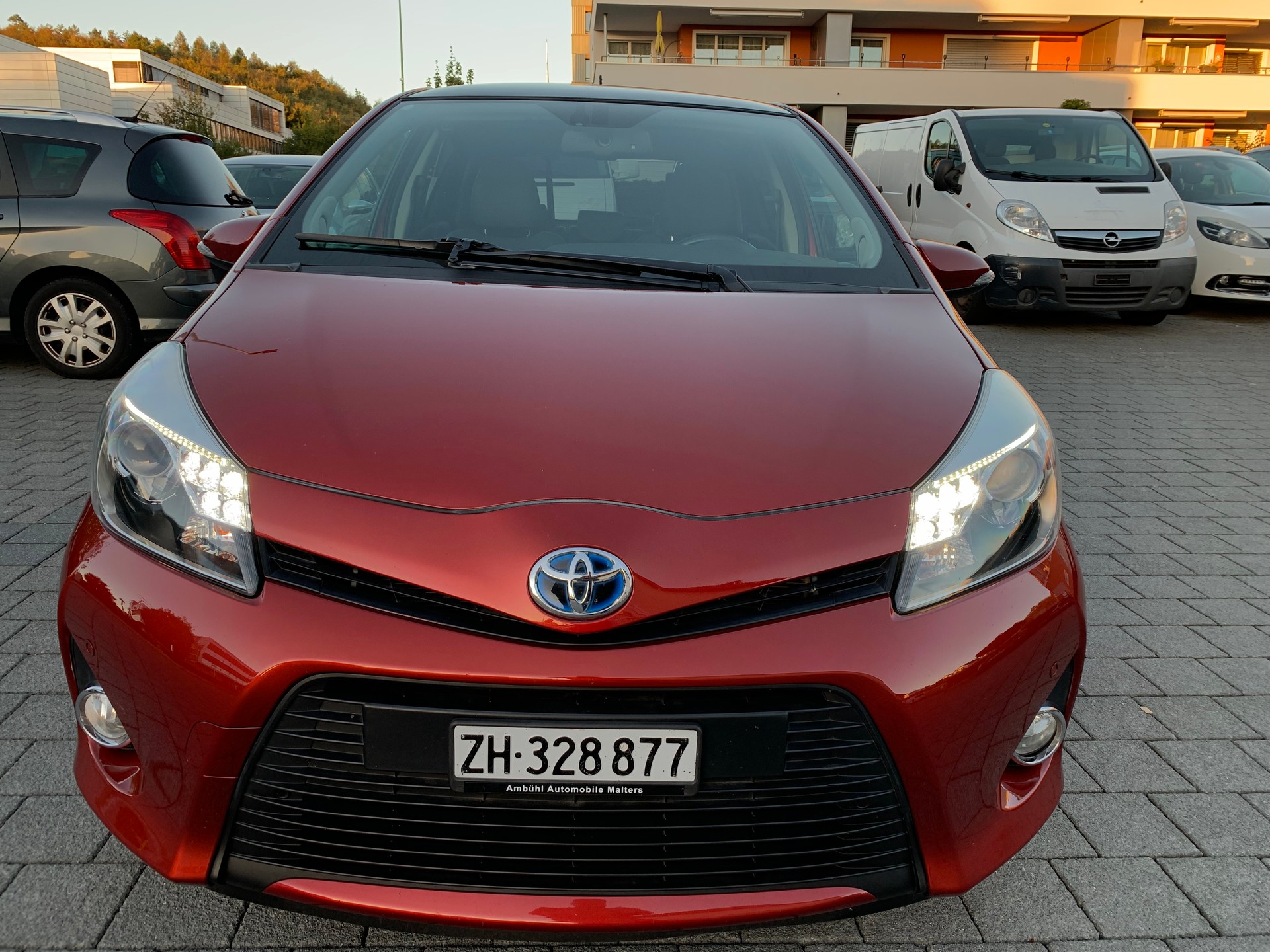 TOYOTA Yaris 1.5 VVT-i Hybrid Sol Premium CVT-image-4