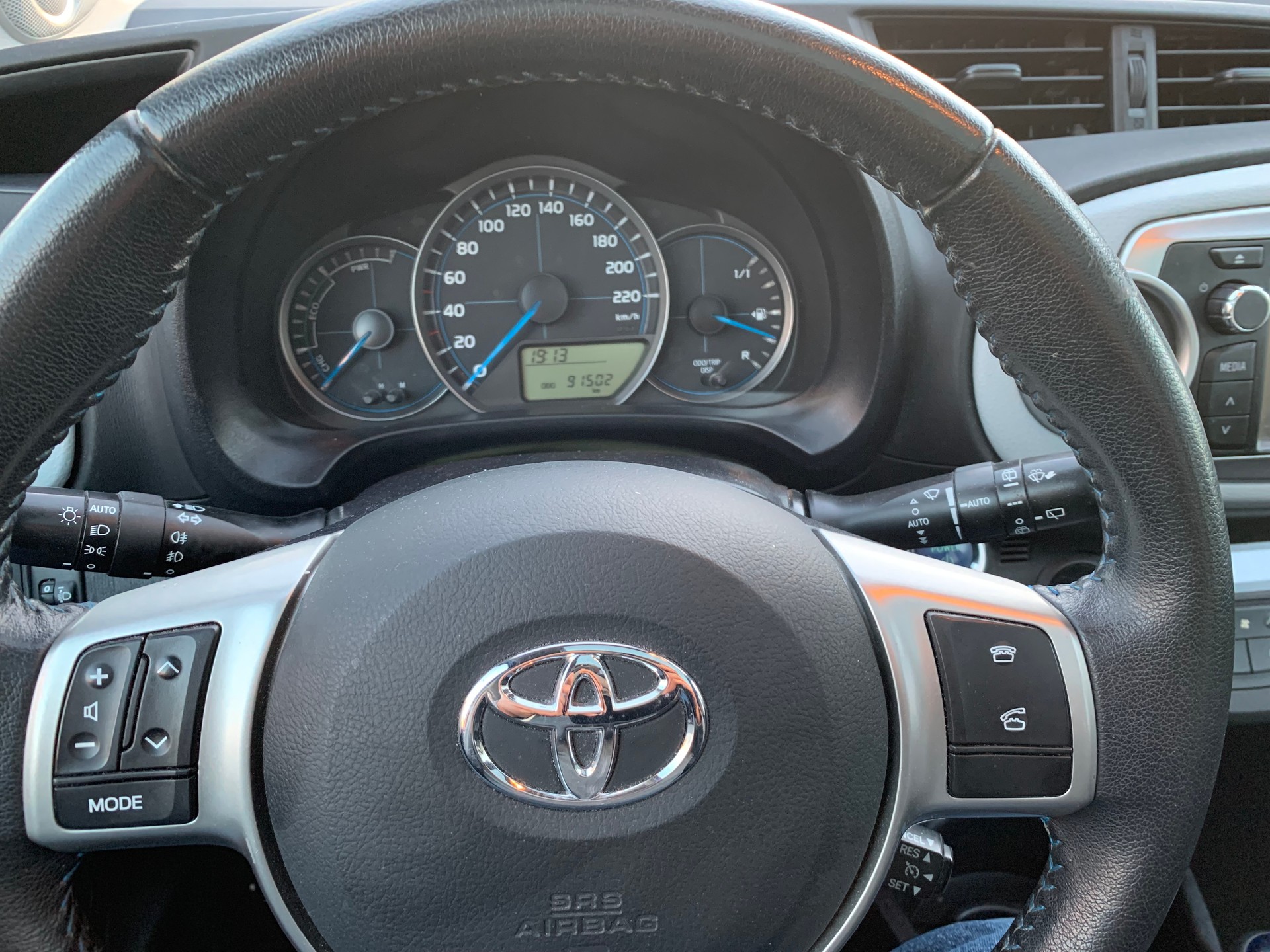 TOYOTA Yaris 1.5 VVT-i Hybrid Sol Premium CVT-image-10