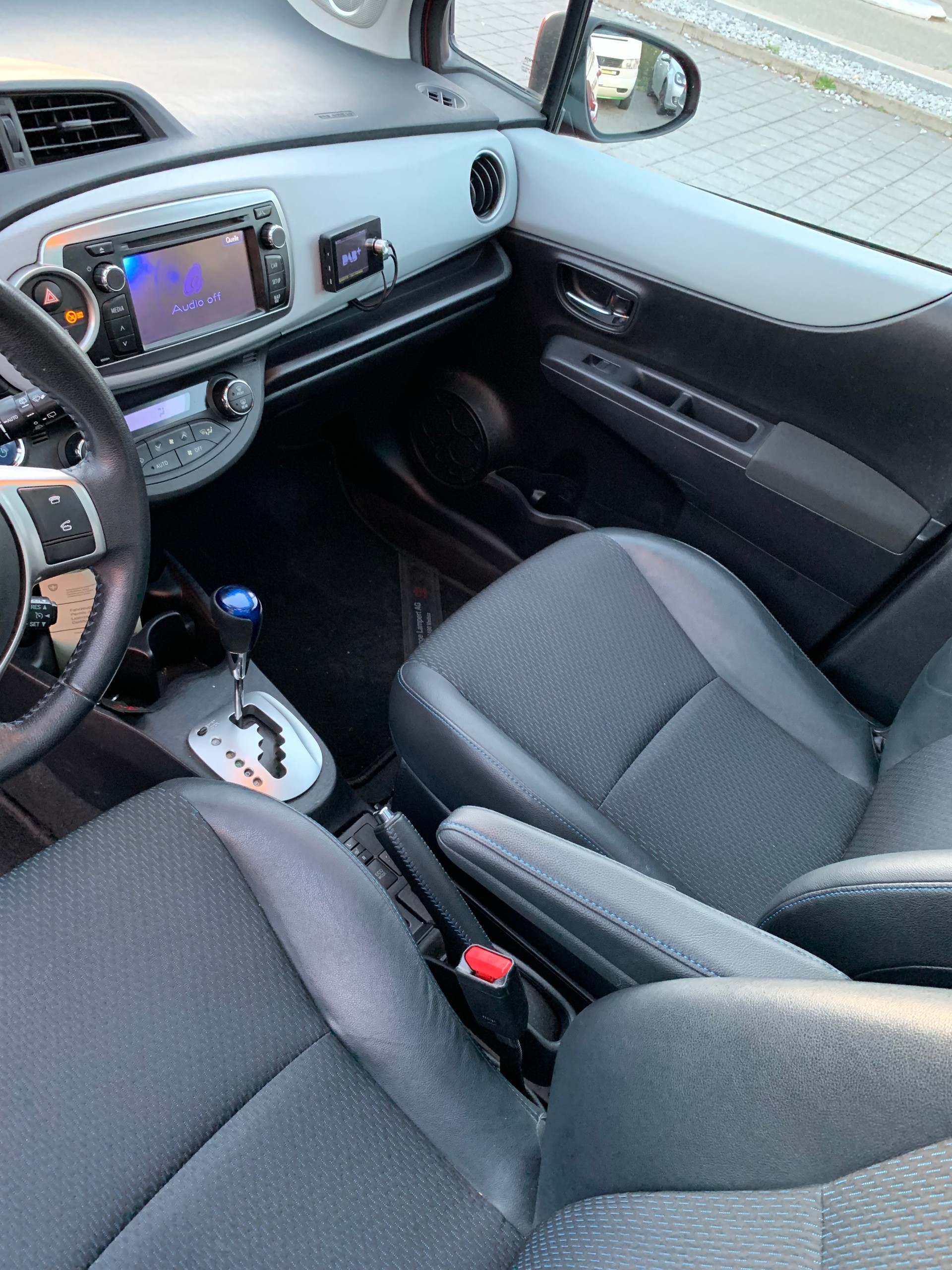 TOYOTA Yaris 1.5 VVT-i Hybrid Sol Premium CVT-image-8