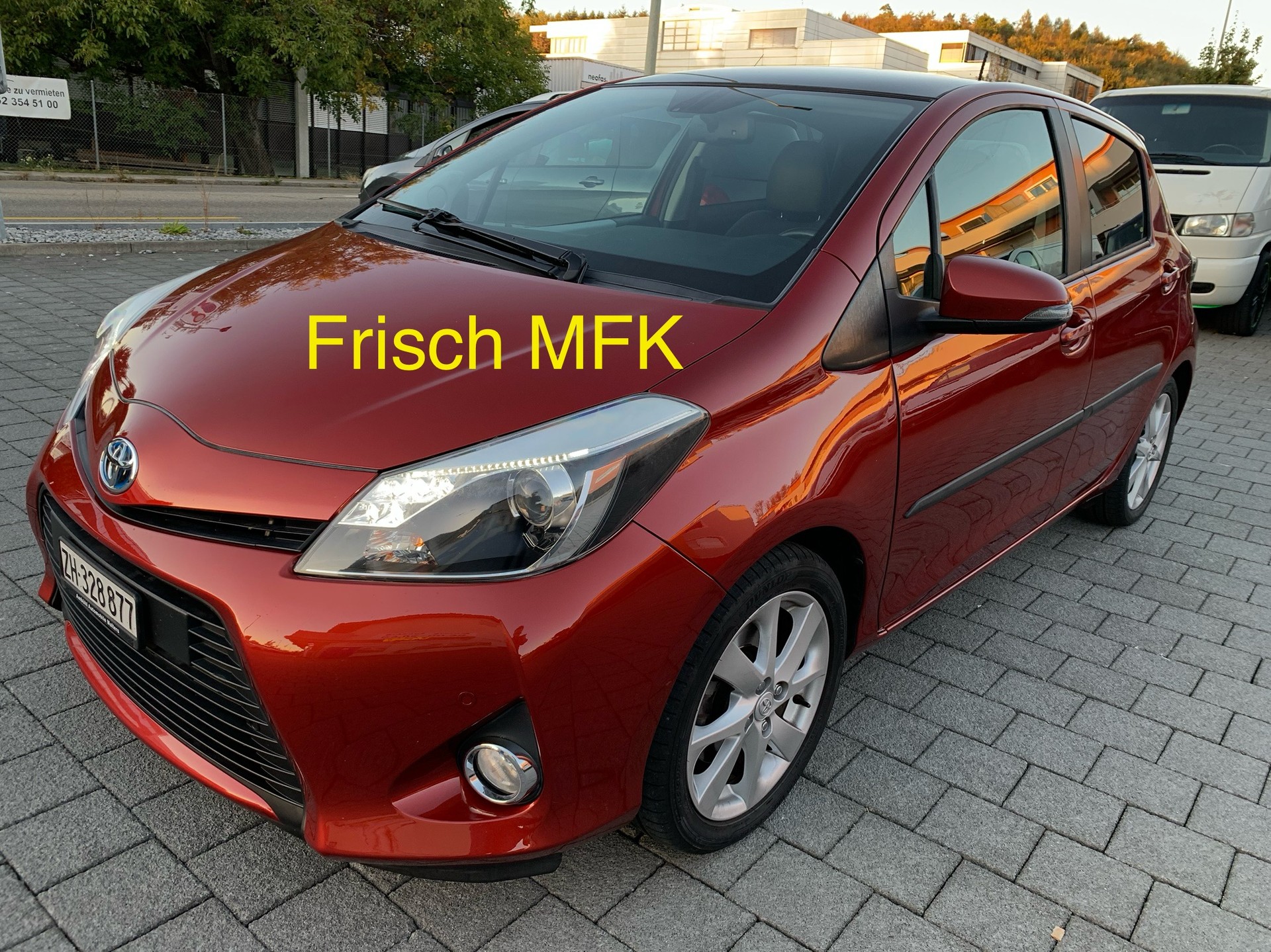 TOYOTA Yaris 1.5 VVT-i Hybrid Sol Premium CVT-image-0