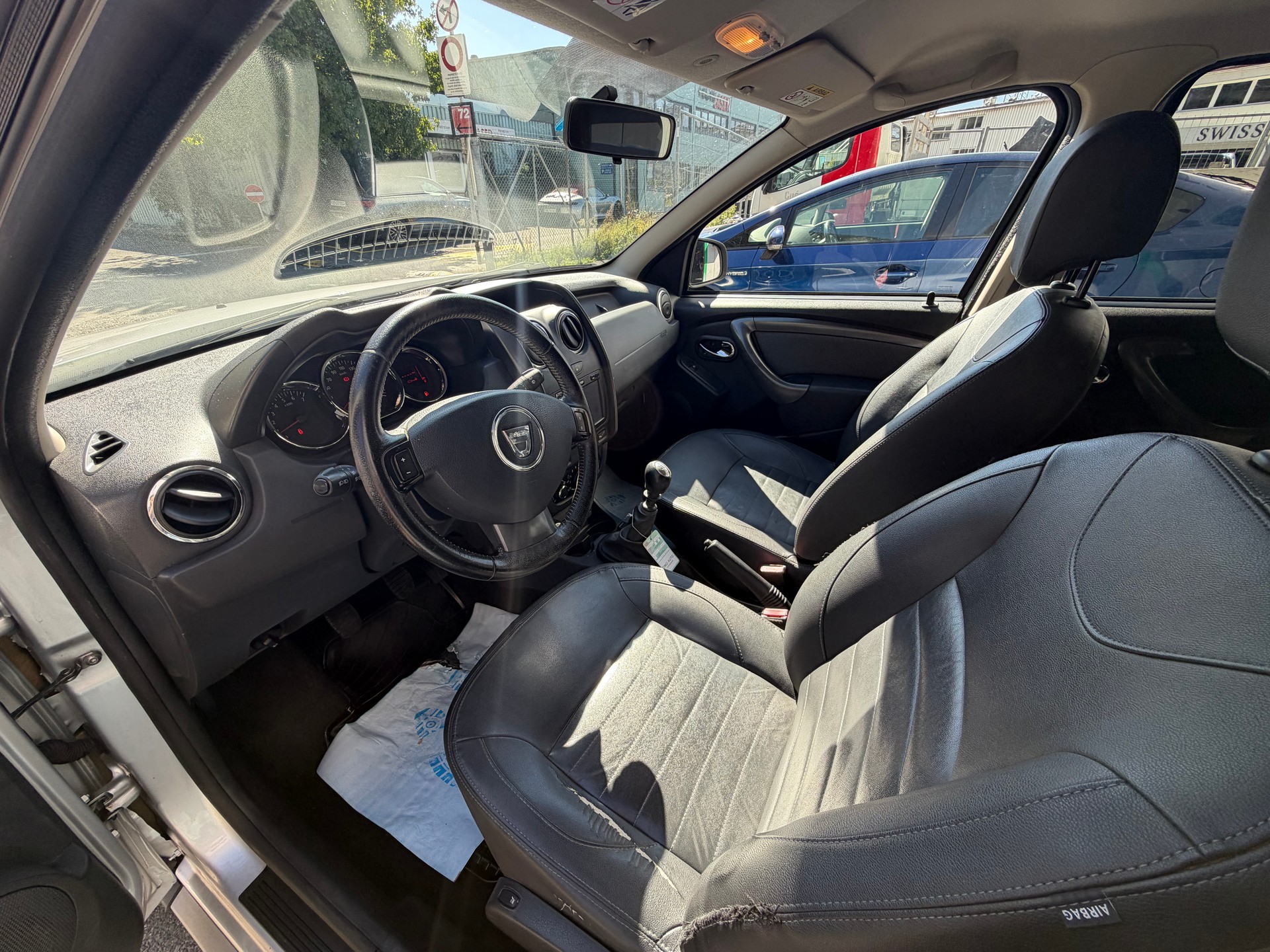 DACIA Duster 1.2 T Urban Explorer 4x4-image-12