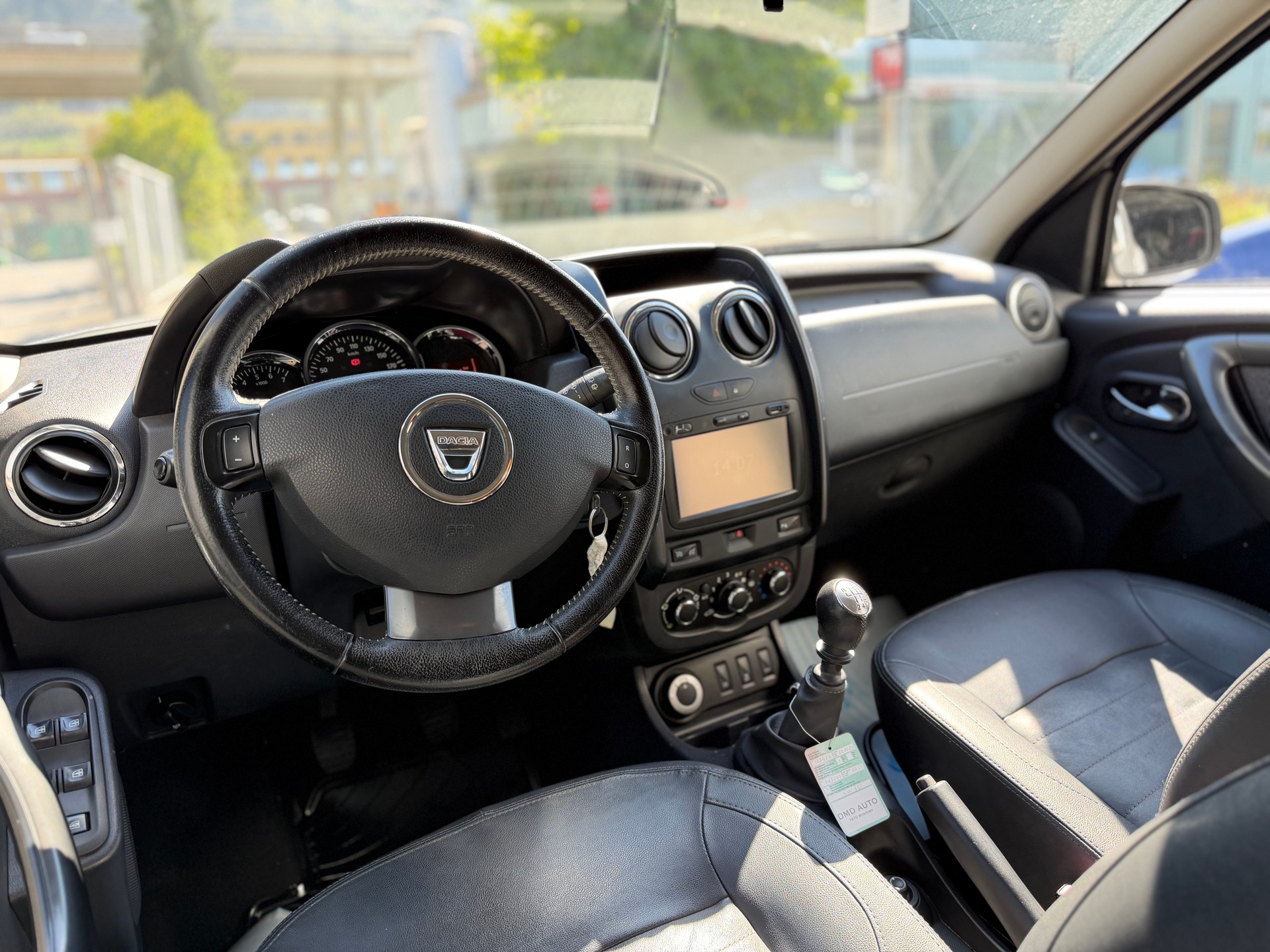 DACIA Duster 1.2 T Urban Explorer 4x4-image-11