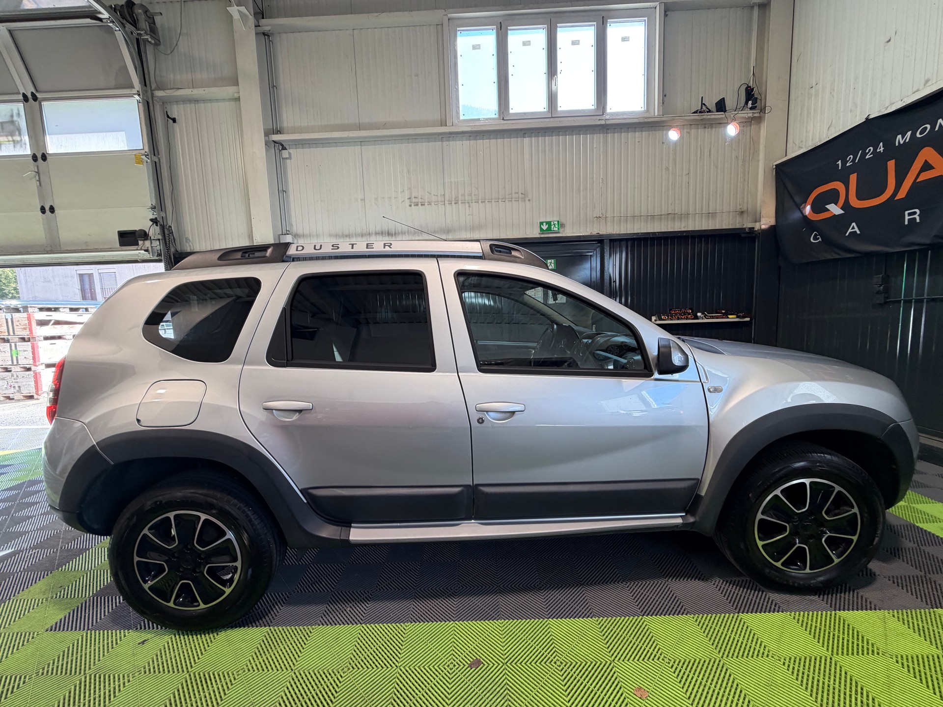 DACIA Duster 1.2 T Urban Explorer 4x4-image-4