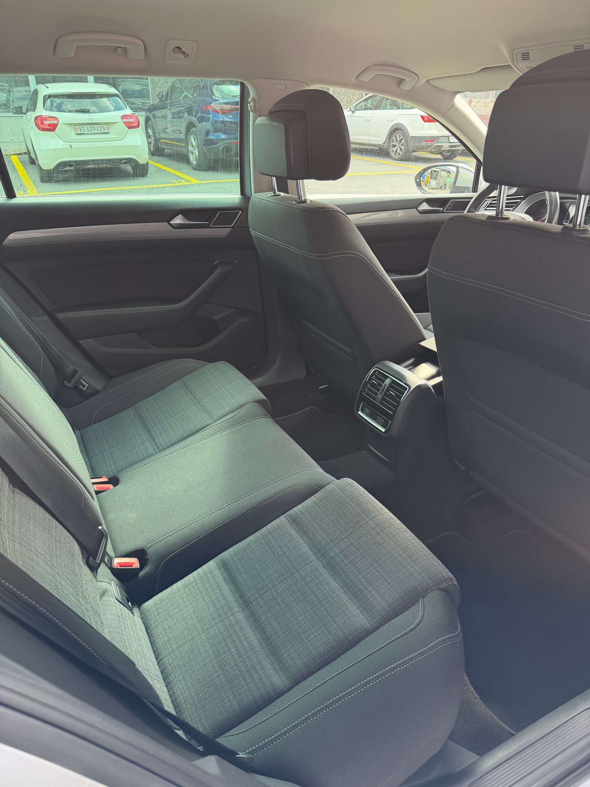 VW 1.5 TSI Business DSG-image-4