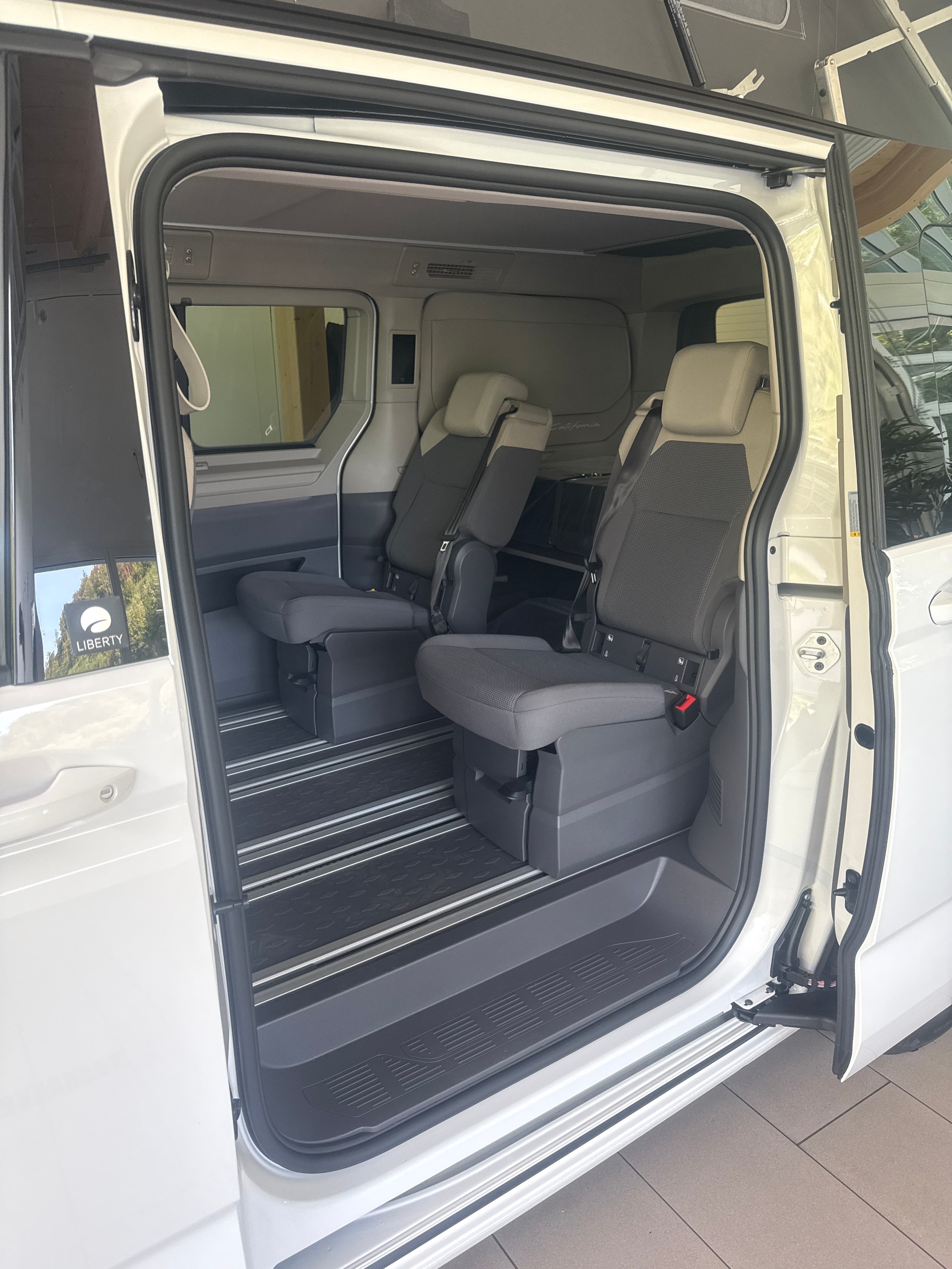 VW California1.5 TSI eHybrid Beach DSG Tour Liberty-image-6