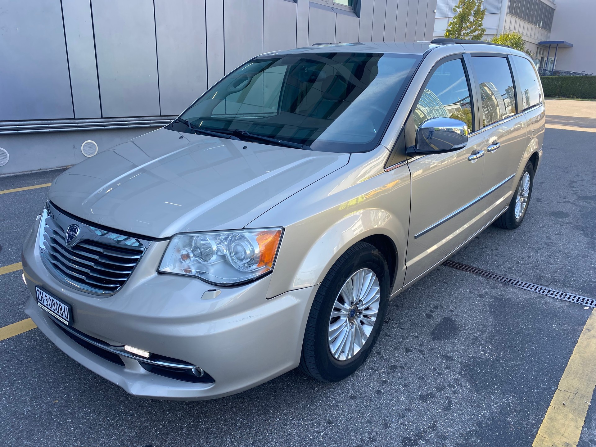 LANCIA Voyager 3.6 V6 Platinum Automatic-image-1