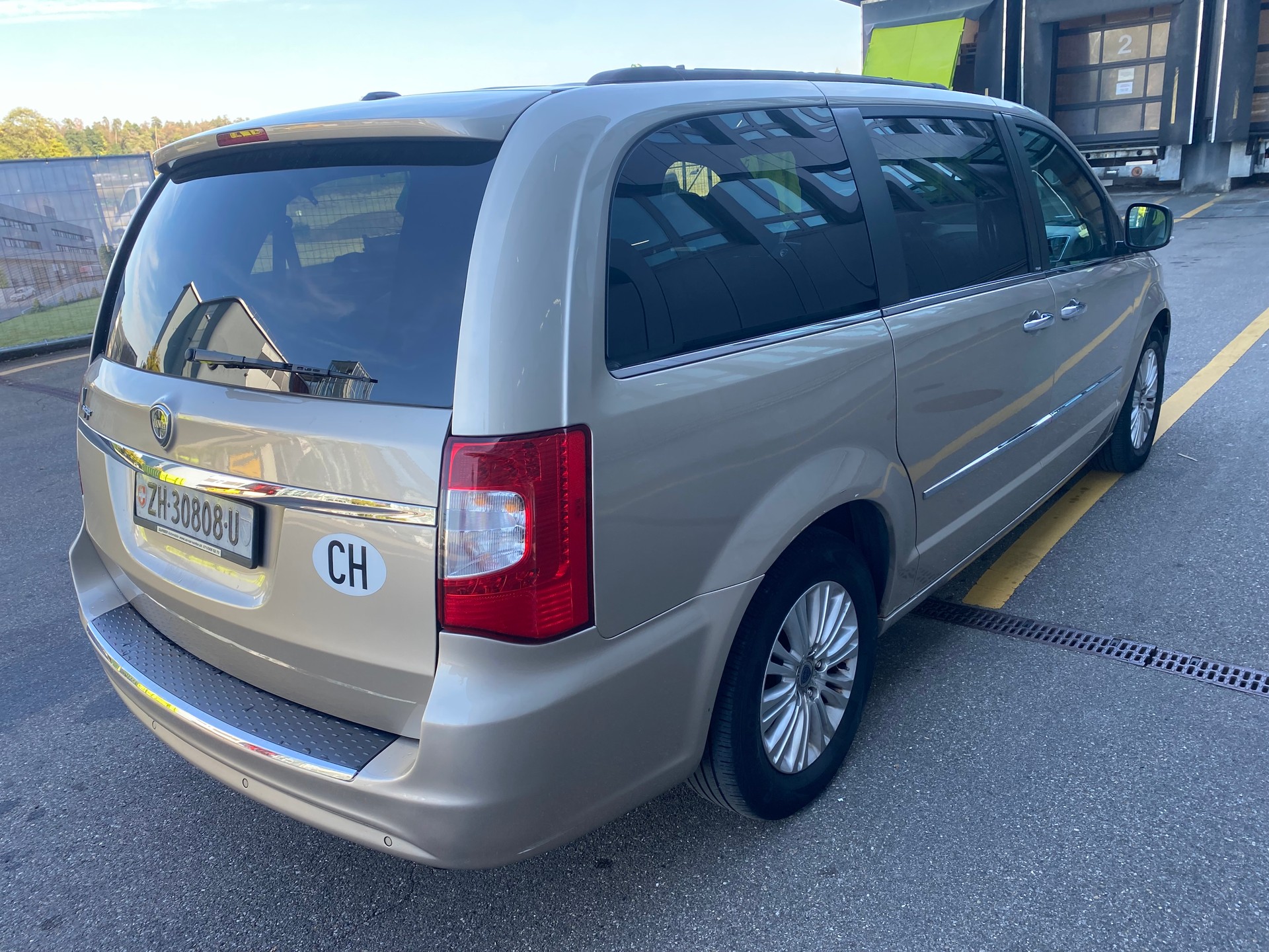 LANCIA Voyager 3.6 V6 Platinum Automatic-image-4