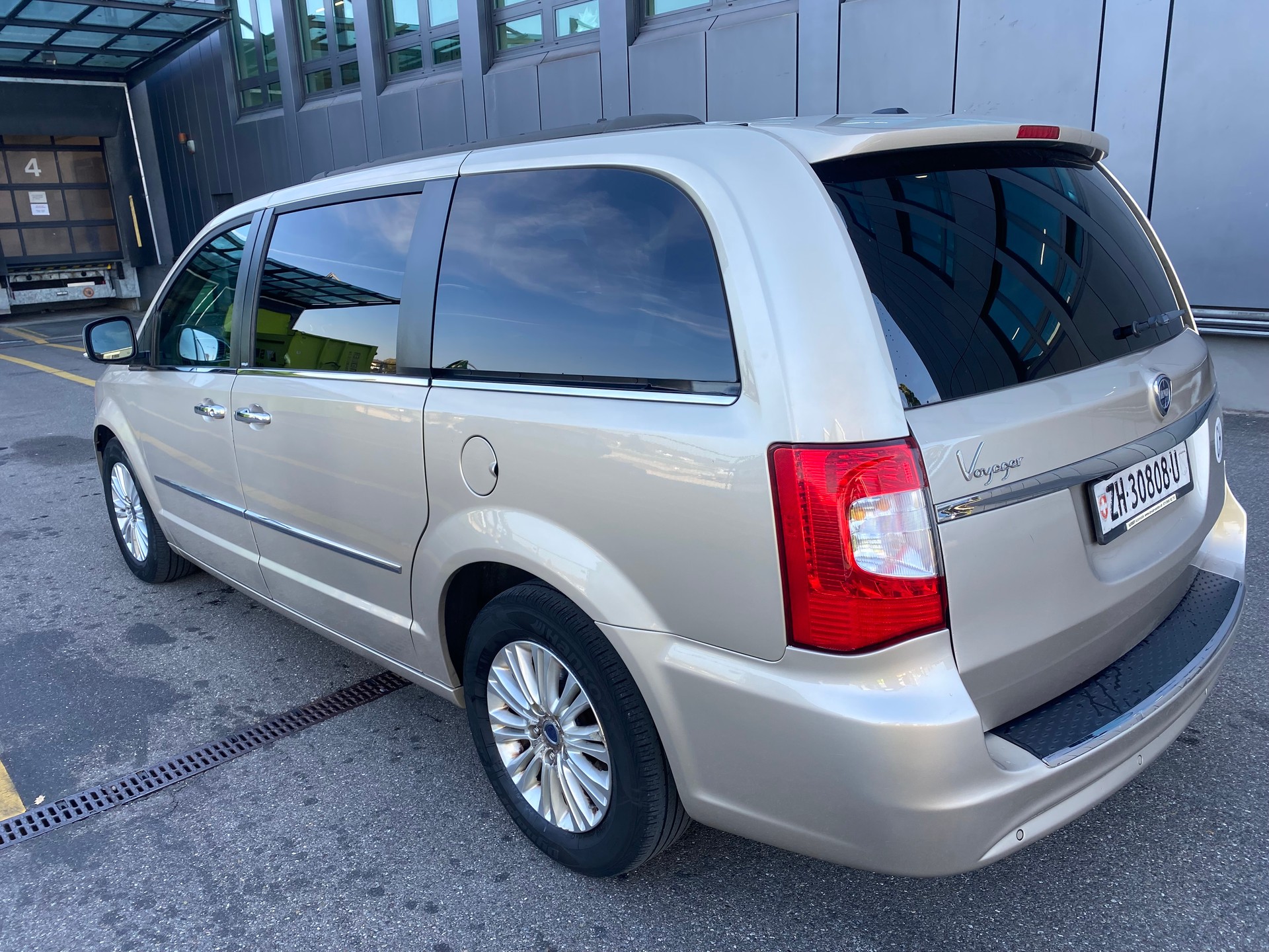 LANCIA Voyager 3.6 V6 Platinum Automatic-image-3