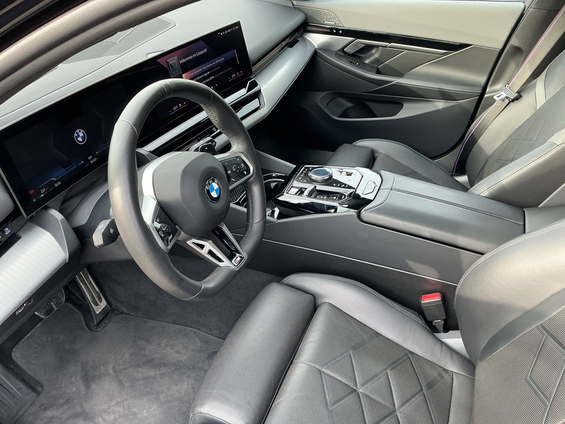 BMW 520d sDrive 48V Touring M Sport Pro Steptronic-image-6