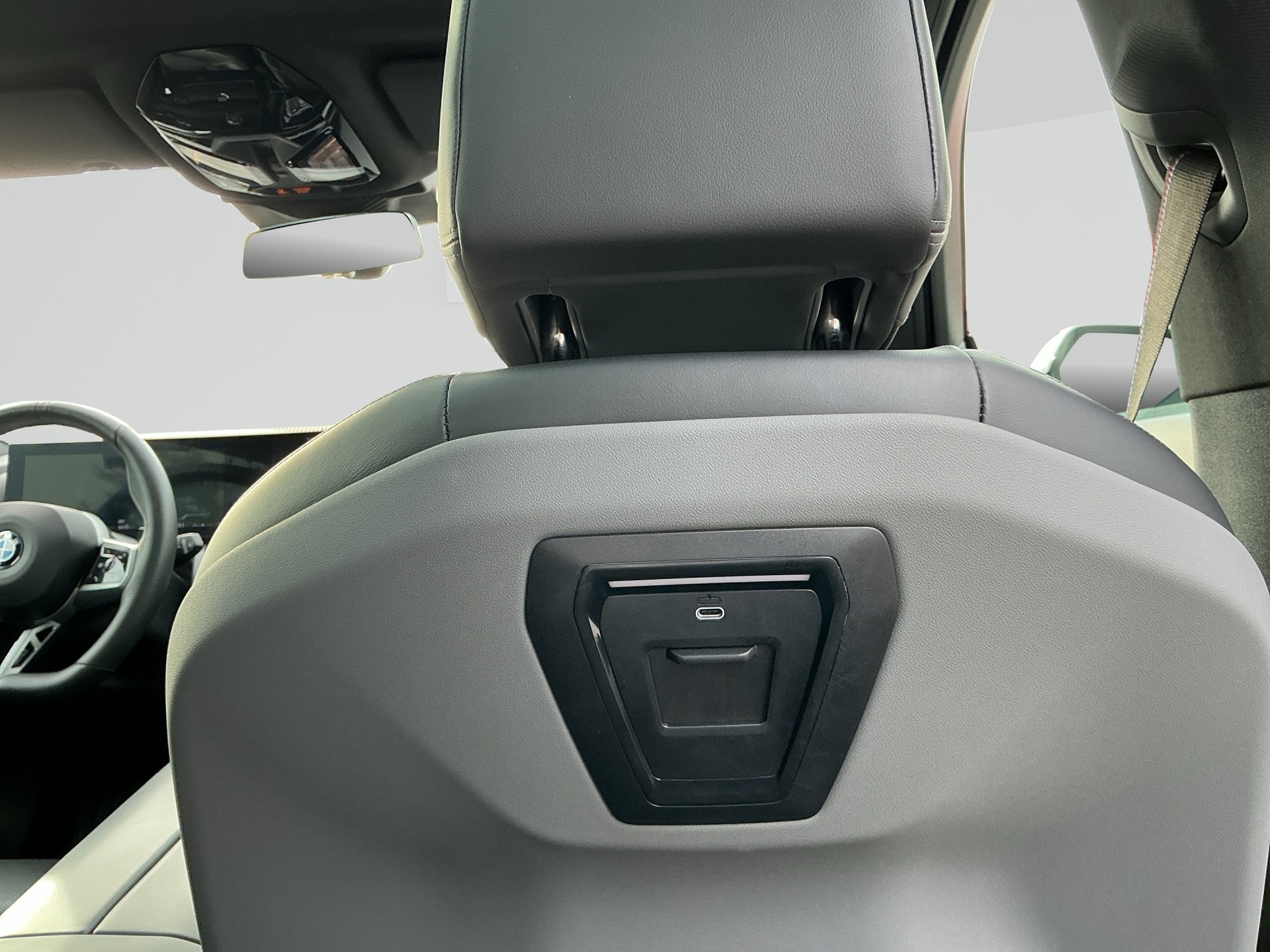 BMW 520d sDrive 48V Touring M Sport Pro Steptronic-image-11