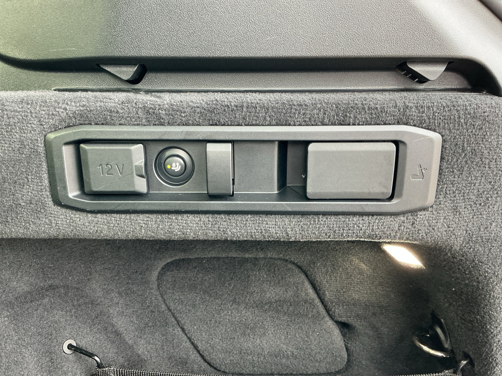 BMW 520d sDrive 48V Touring M Sport Pro Steptronic-image-17