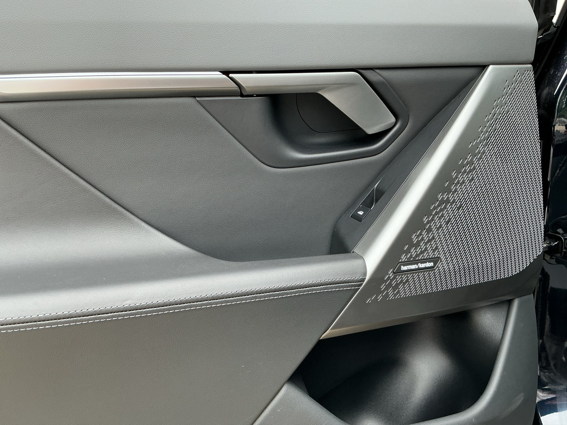 BMW 520d sDrive 48V Touring M Sport Pro Steptronic-image-10