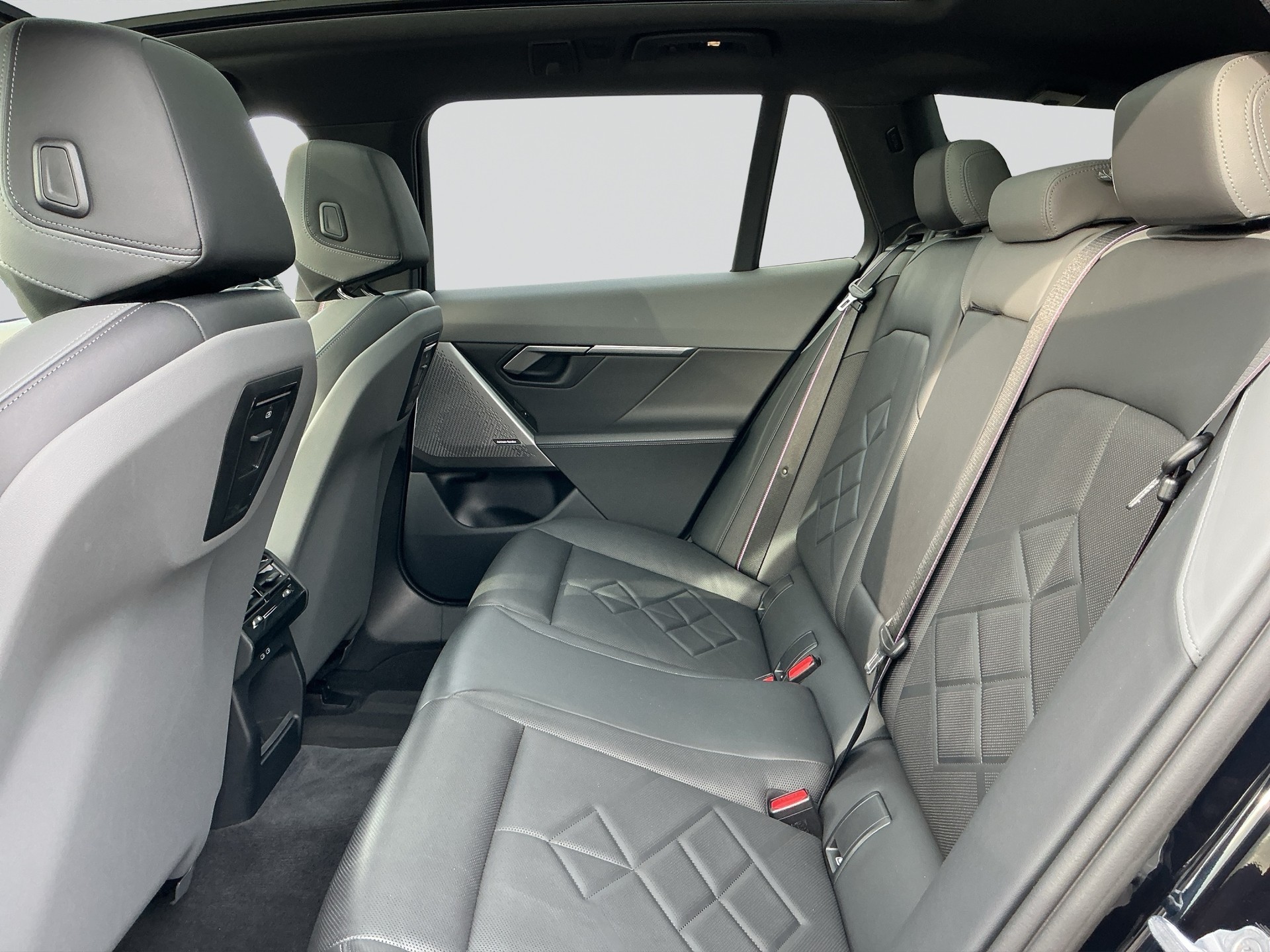 BMW 520d sDrive 48V Touring M Sport Pro Steptronic-image-9
