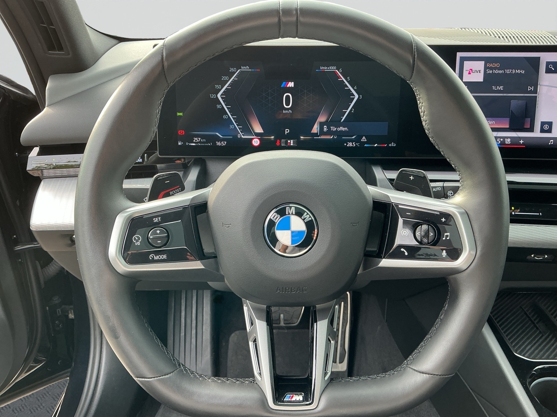 BMW 520d sDrive 48V Touring M Sport Pro Steptronic-image-12