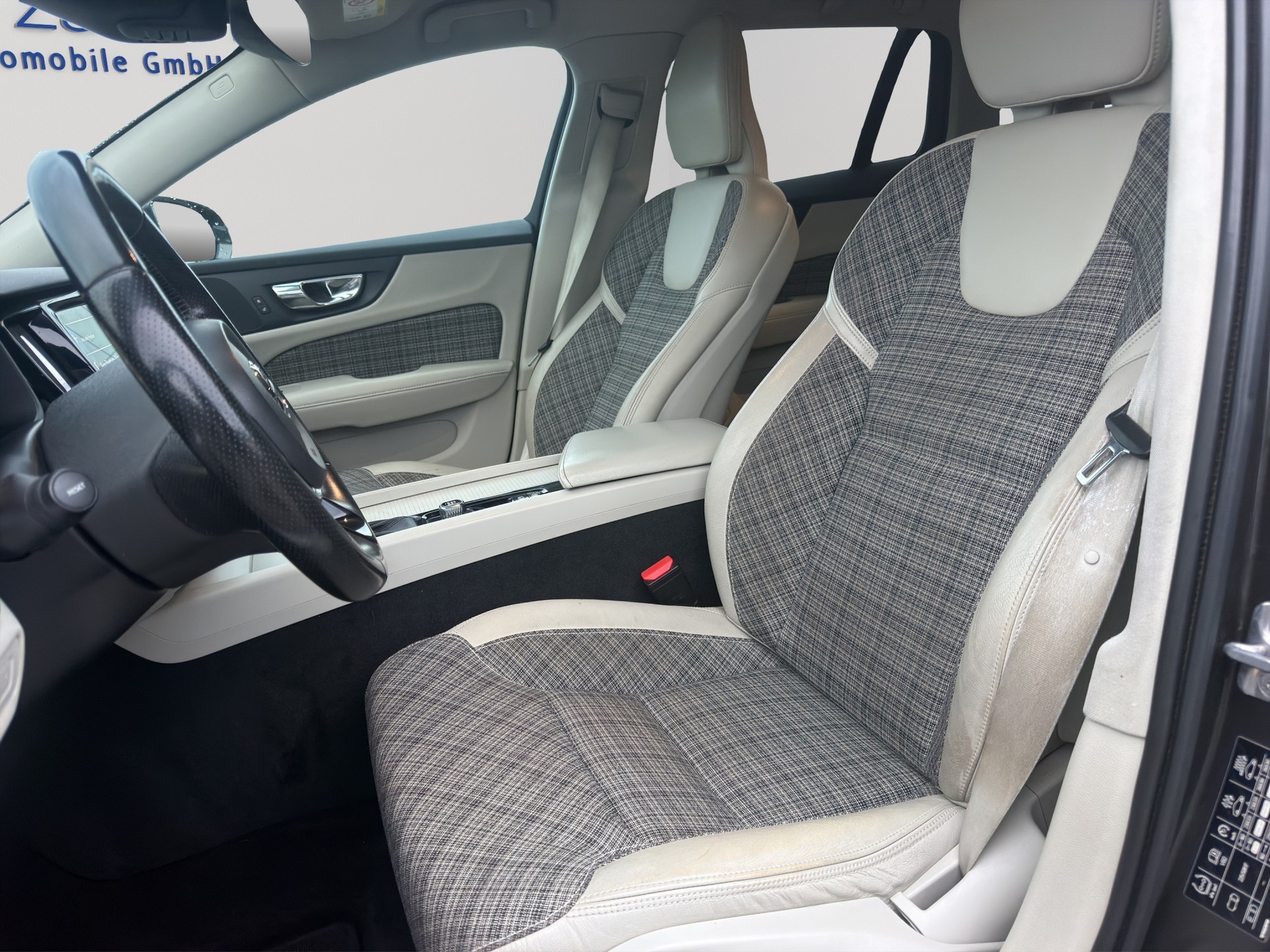 VOLVO V60 D4 AWD Inscription Geartronic-image-8