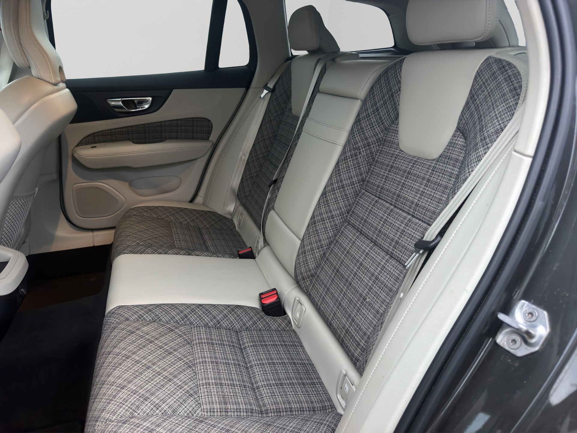 VOLVO V60 D4 AWD Inscription Geartronic-image-10