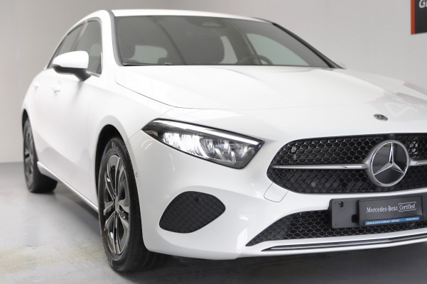 MERCEDES-BENZ A 180-showroom-element-1