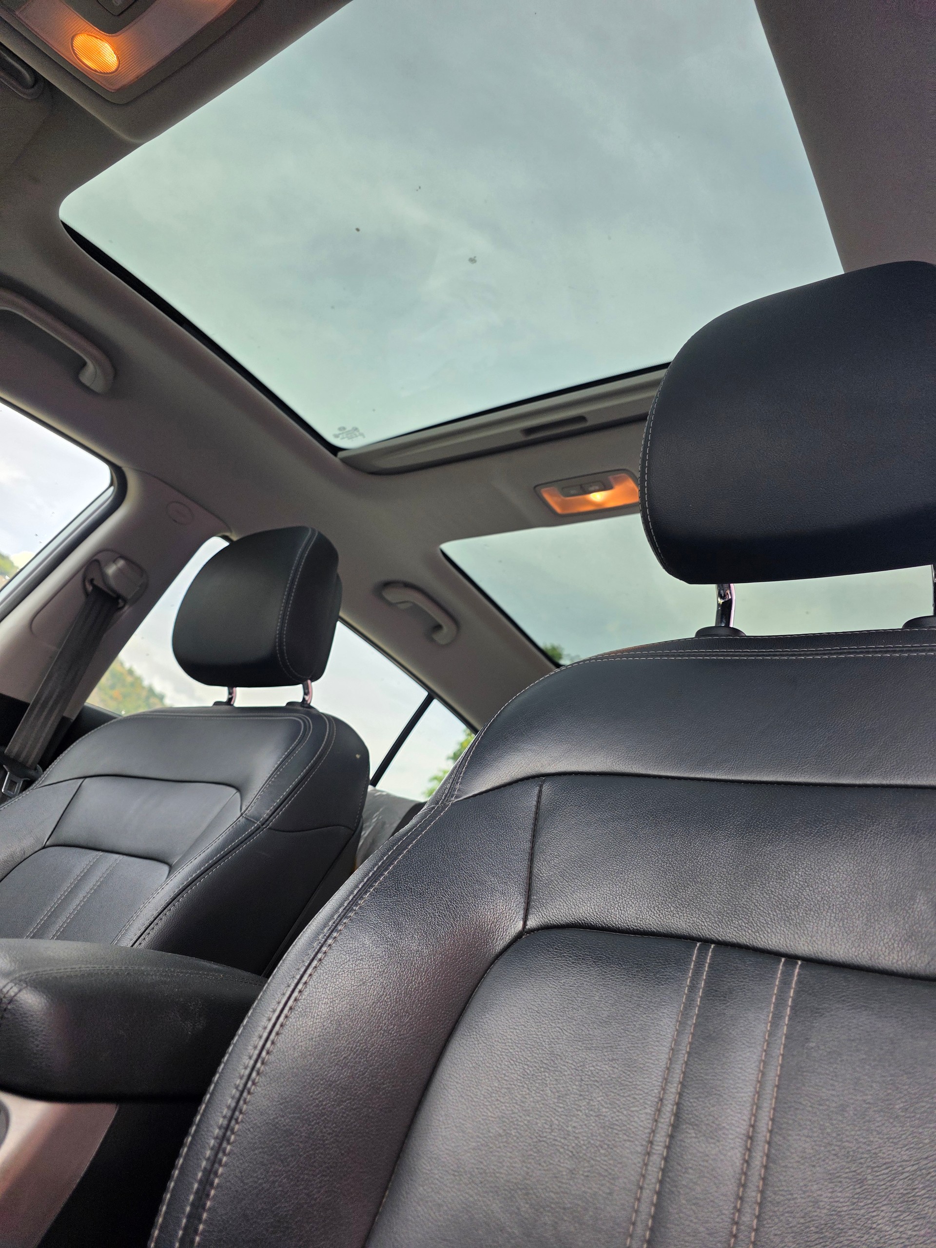KIA Sportage 2.0 CRDi Style 4WD Automatic-image-12