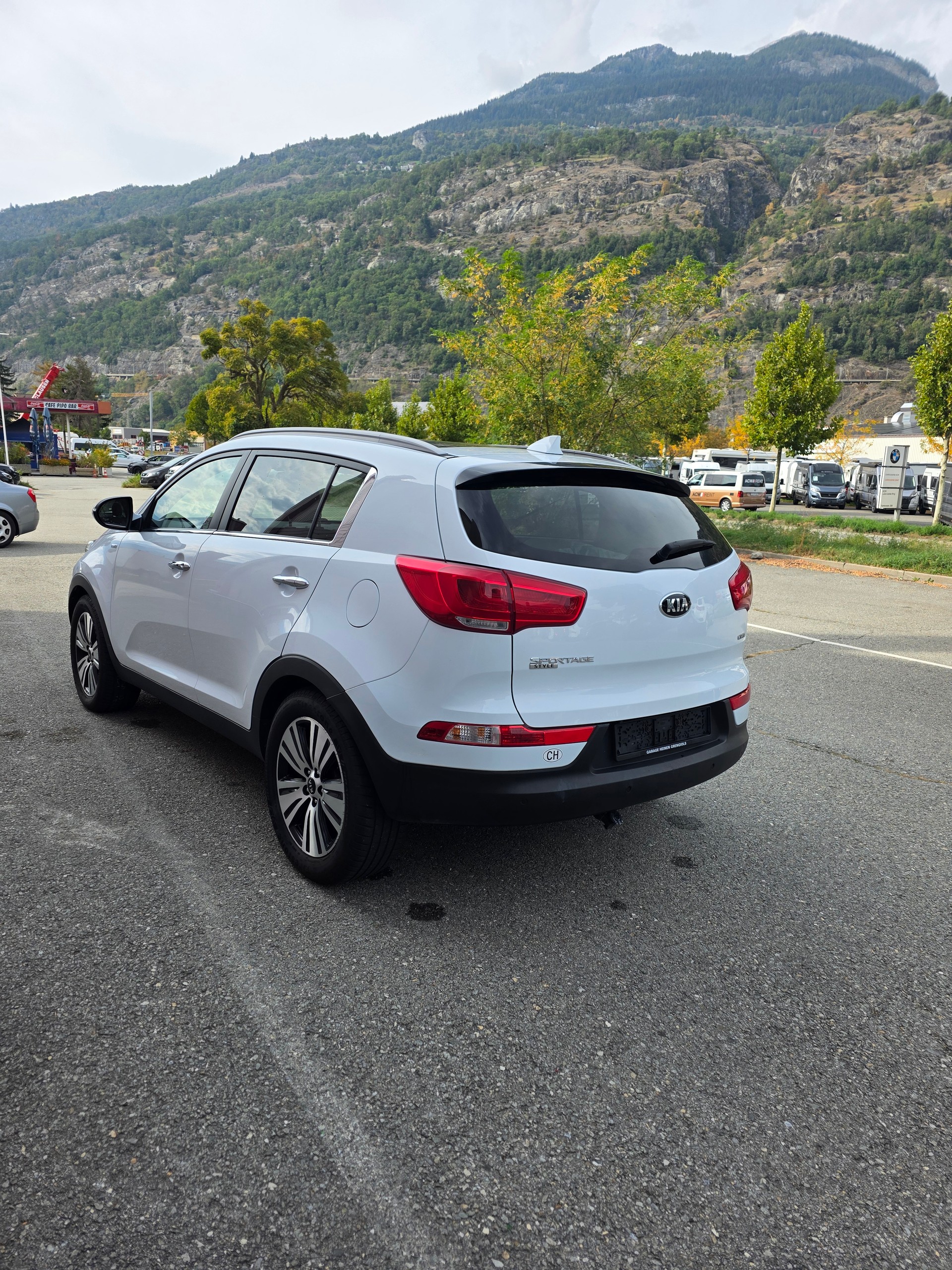 KIA Sportage 2.0 CRDi Style 4WD Automatic-image-6