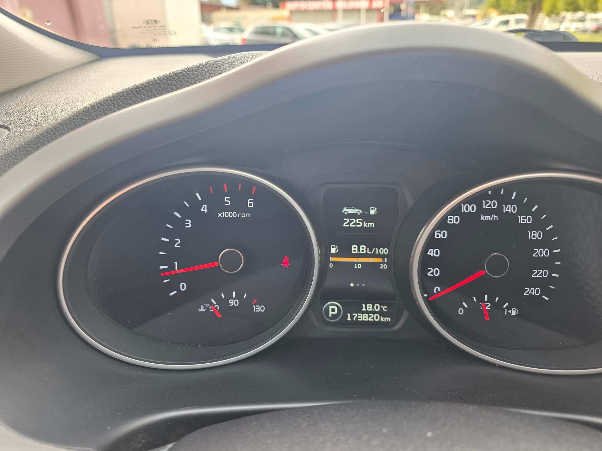 KIA Sportage 2.0 CRDi Style 4WD Automatic-image-14