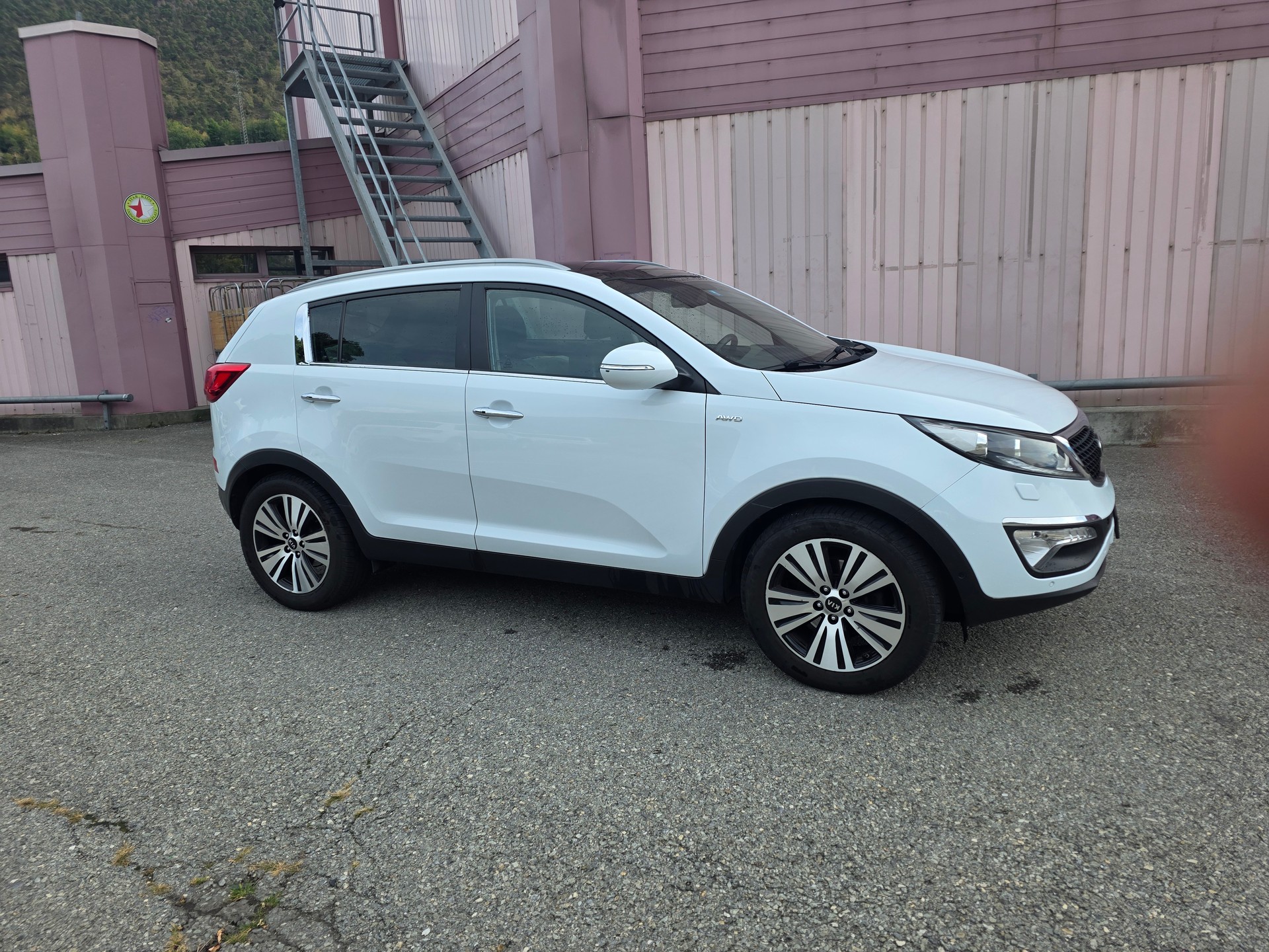 KIA Sportage 2.0 CRDi Style 4WD Automatic-image-3