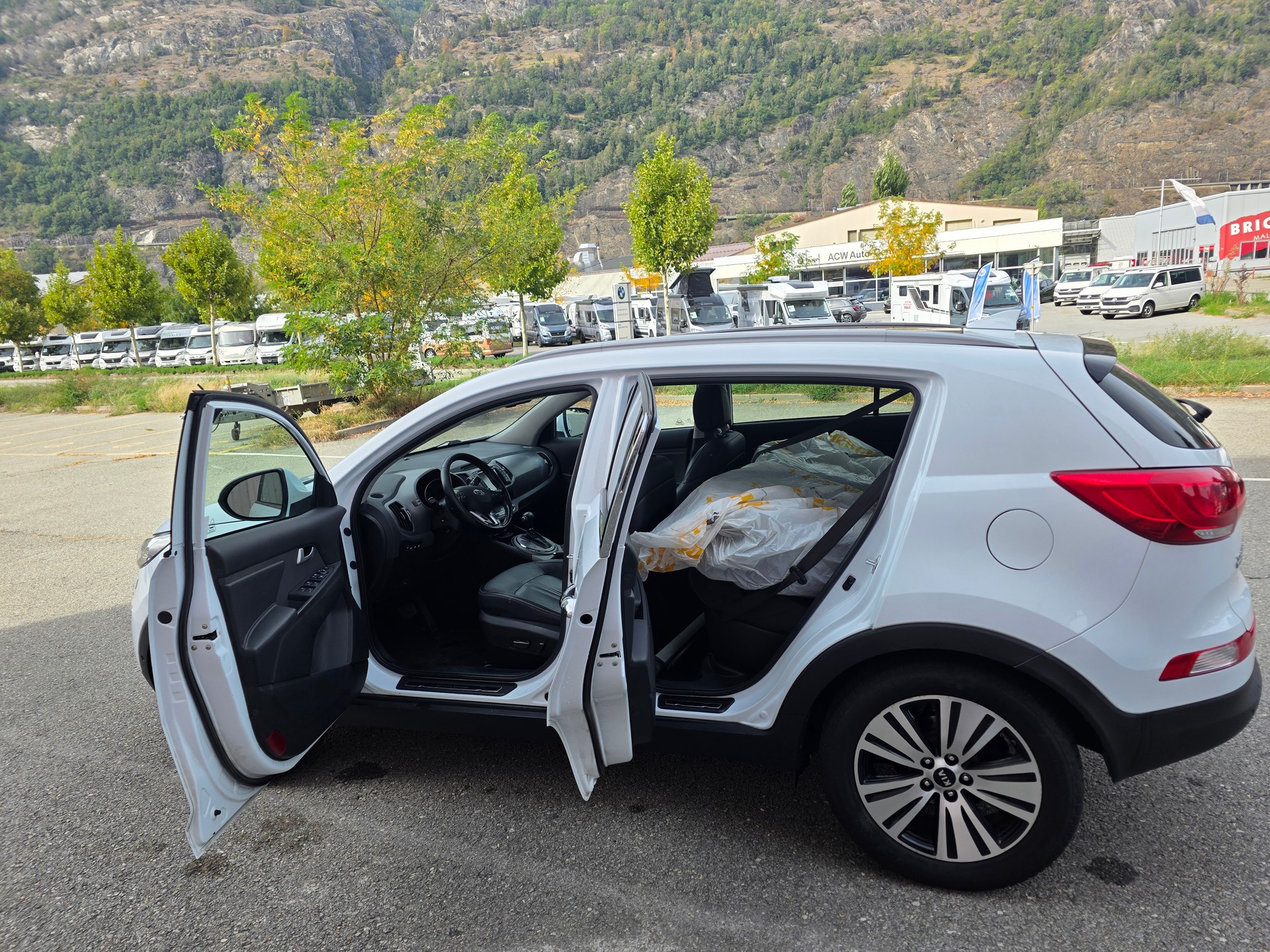 KIA Sportage 2.0 CRDi Style 4WD Automatic-image-10
