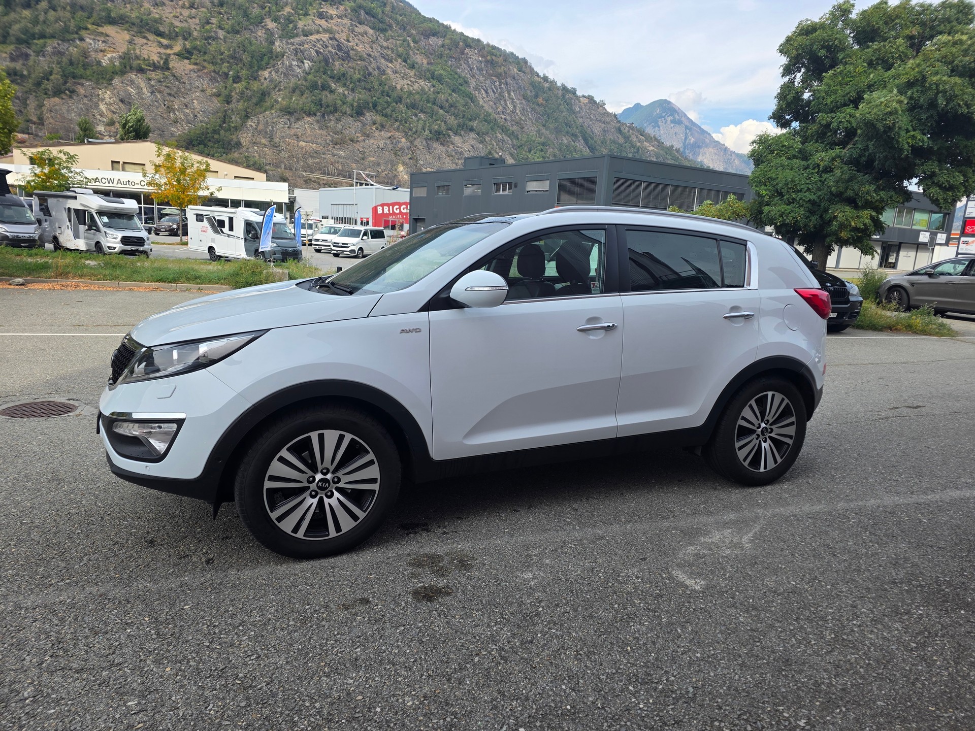 KIA Sportage 2.0 CRDi Style 4WD Automatic-image-5
