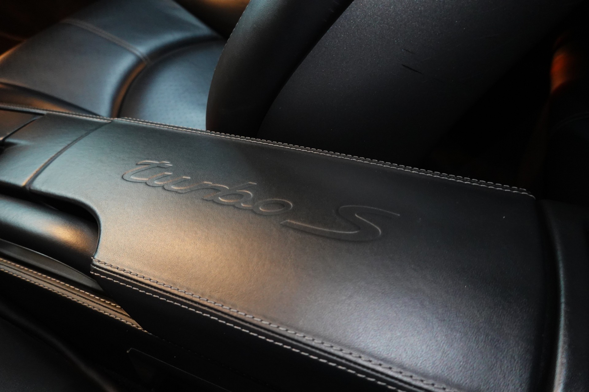 PORSCHE 911 TURBO S 997.2 PDK BLACK CH-FZ AKRAPOVIC KW-V3-image-45