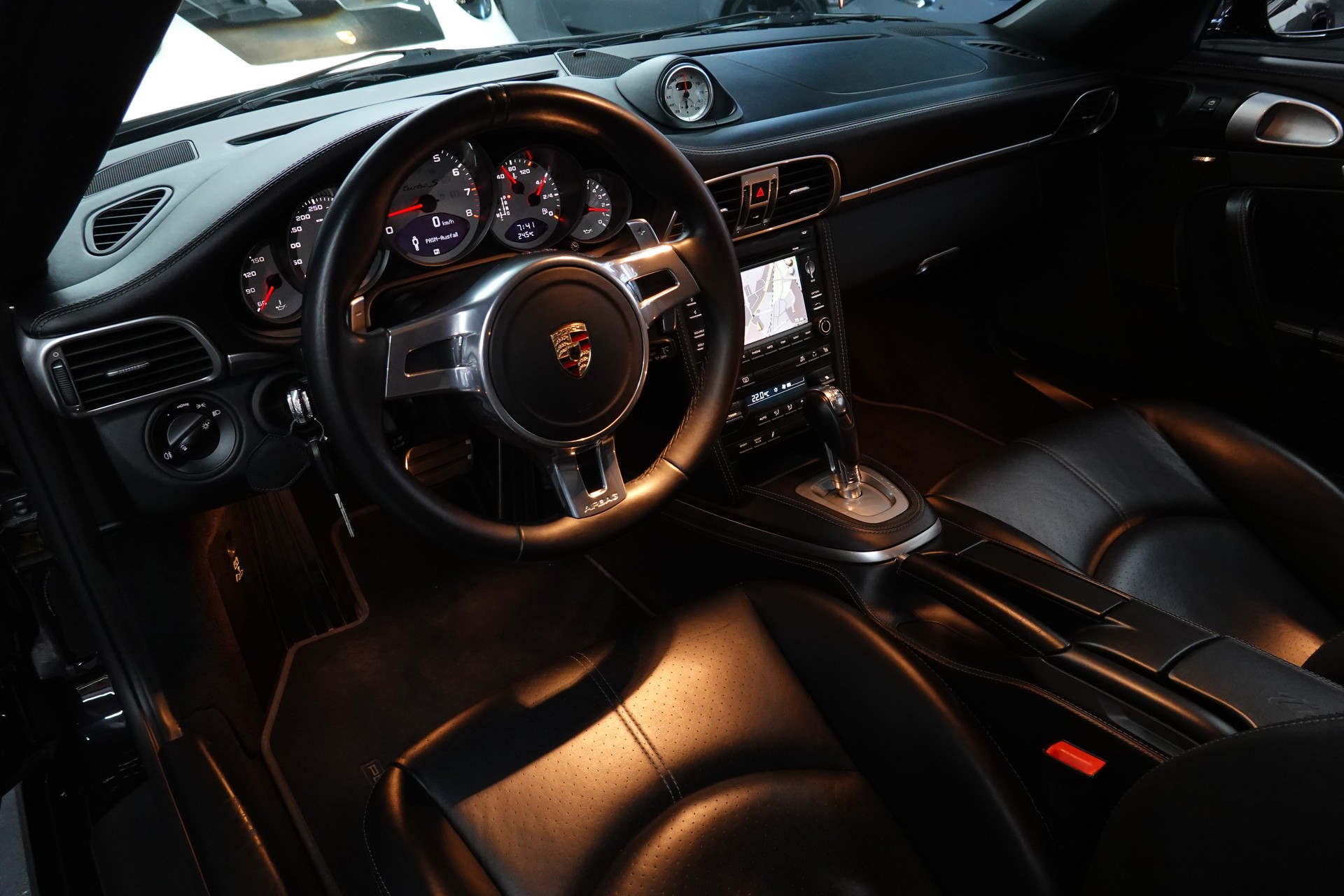 PORSCHE 911 TURBO S 997.2 PDK BLACK CH-FZ AKRAPOVIC KW-V3-image-34