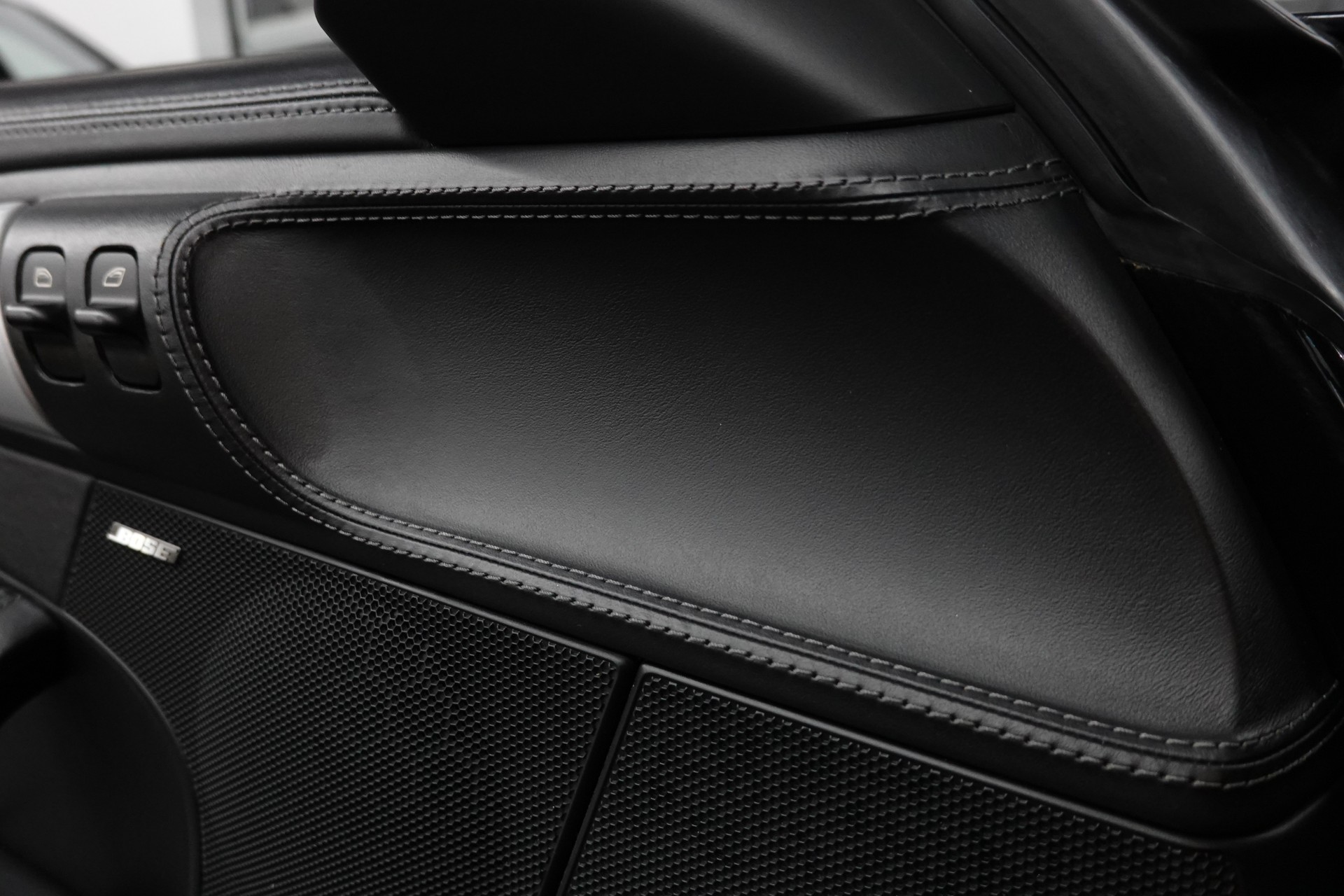 PORSCHE 911 TURBO S 997.2 PDK BLACK CH-FZ AKRAPOVIC KW-V3-image-38