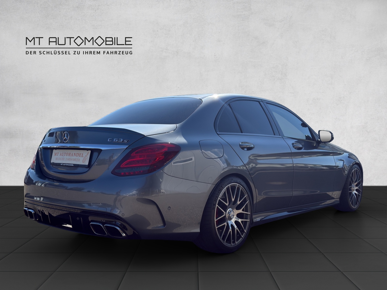MERCEDES-BENZ C 63 S AMG Speedshift-showroom-element-2