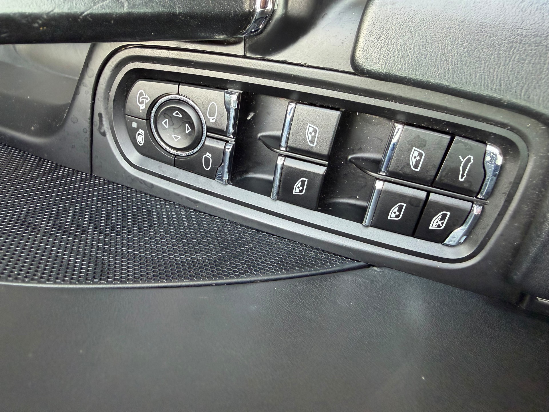 PORSCHE Cayenne S-image-14