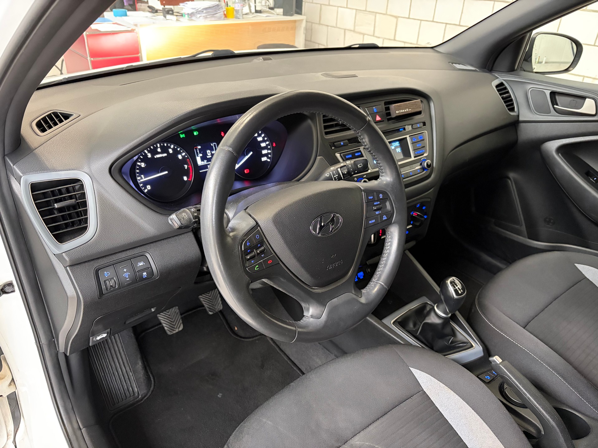 HYUNDAI i20 1.0 T-GDi exxtra Plus Swiss Hyundai Network-image-5