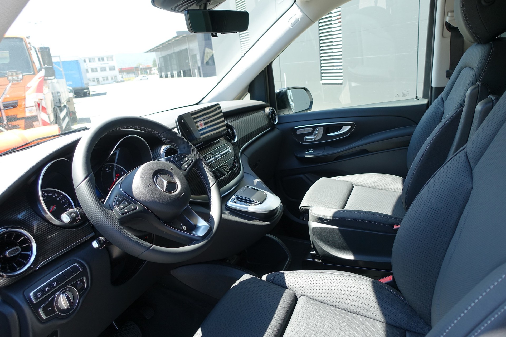 MERCEDES-BENZ V 300 d lang Avantgarde 4Matic 9G-Tronic-image-7