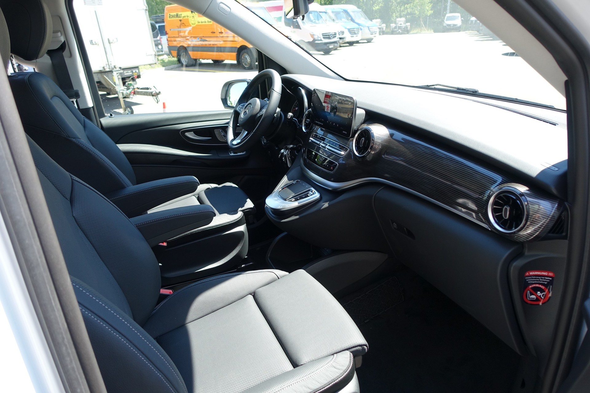 MERCEDES-BENZ V 300 d lang Avantgarde 4Matic 9G-Tronic-image-9