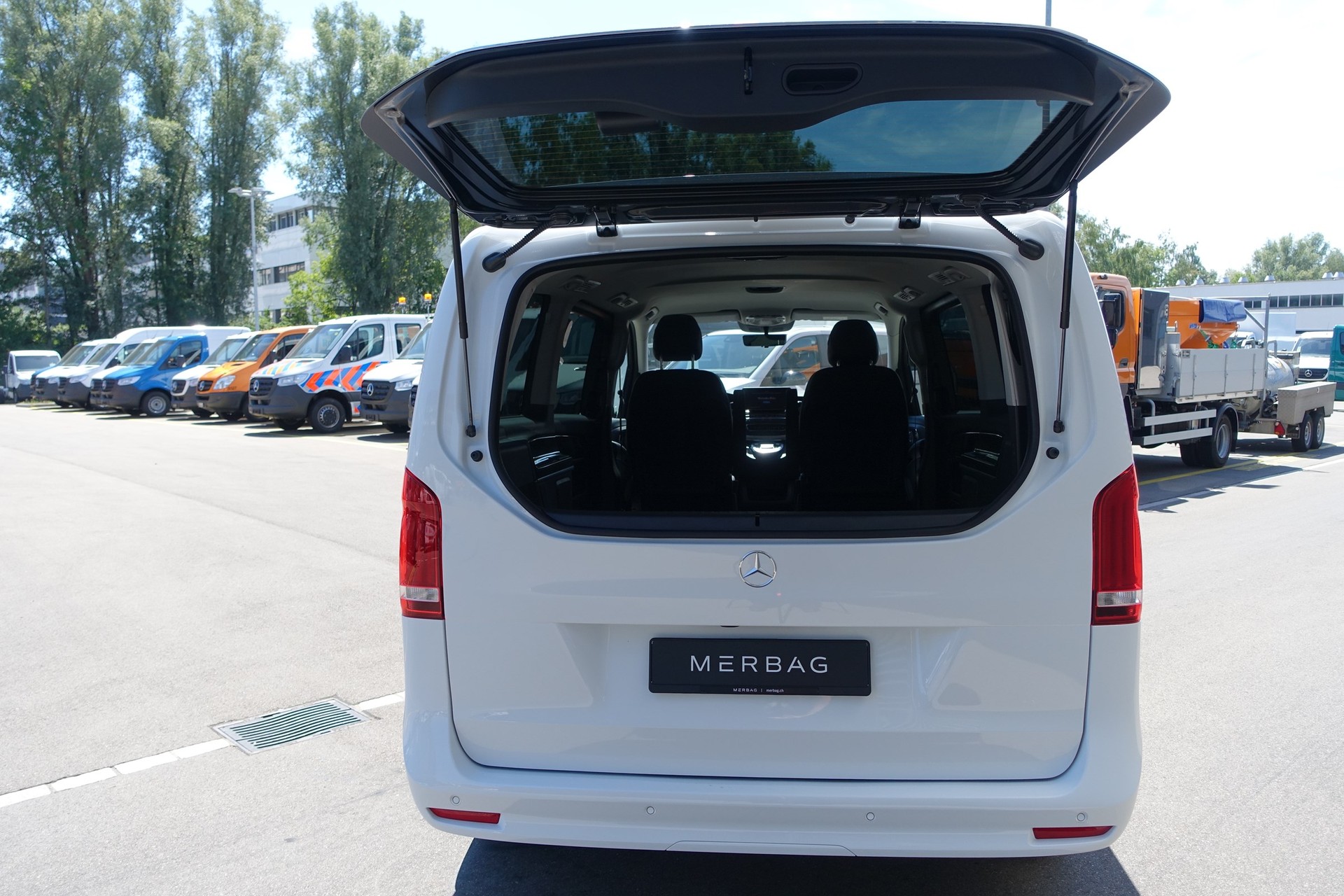 MERCEDES-BENZ V 300 d lang Avantgarde 4Matic 9G-Tronic-image-5