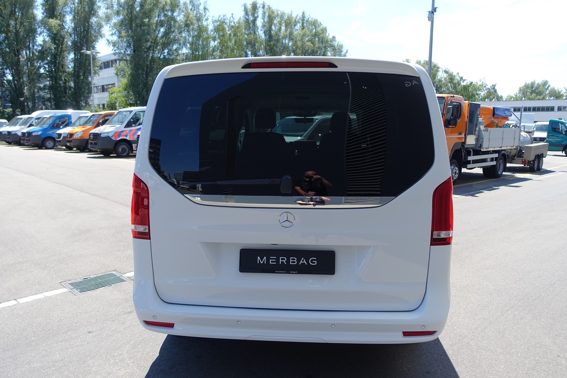 MERCEDES-BENZ V 300 d lang Avantgarde 4Matic 9G-Tronic-image-4