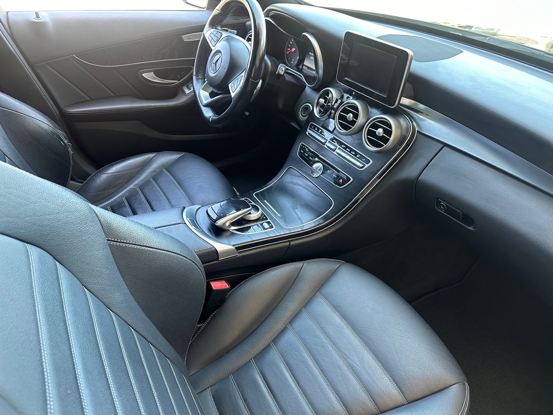 MERCEDES-BENZ C 250 BlueTEC AMG Line 4Matic 7G-Tronic-image-7