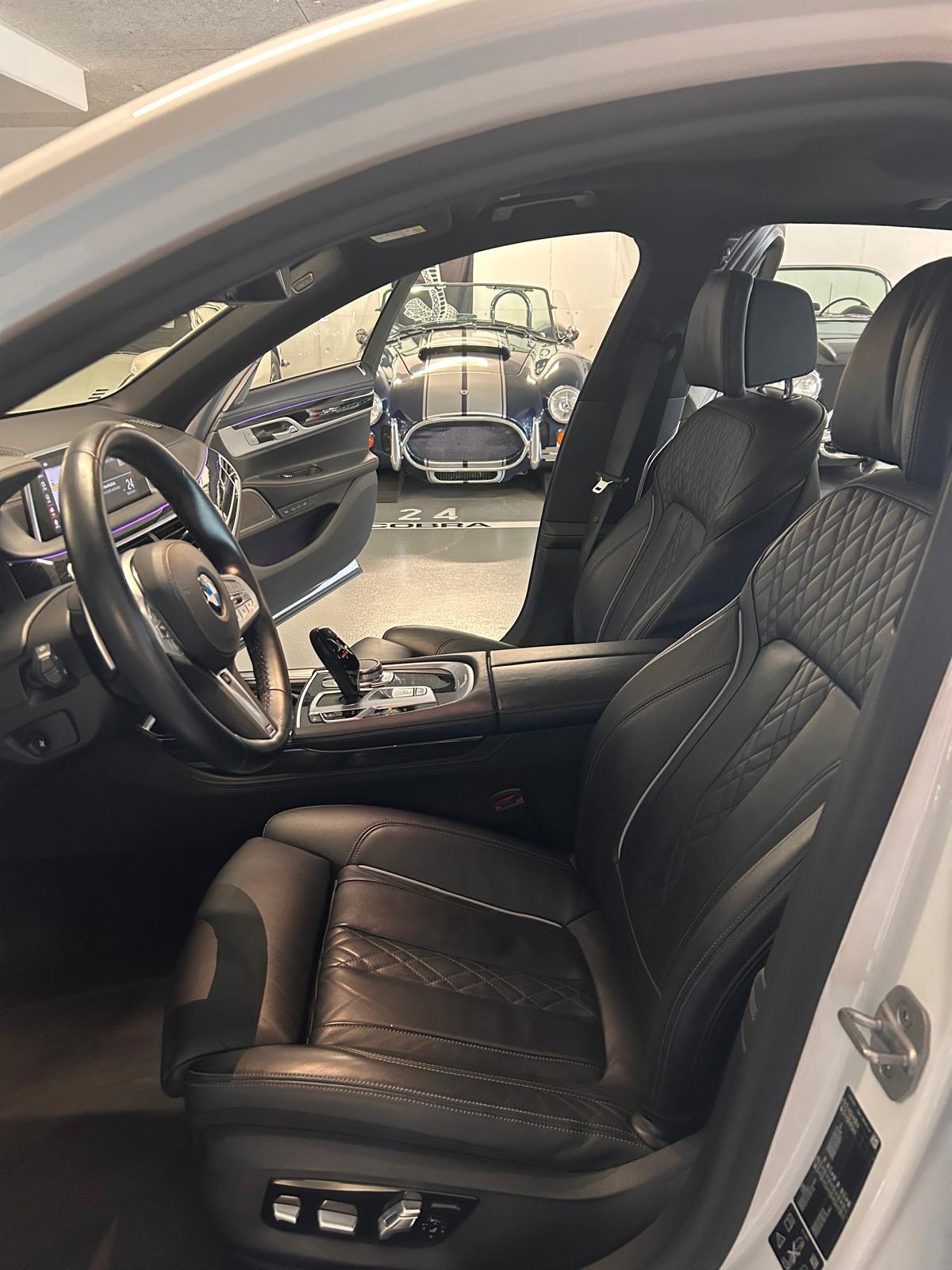 BMW 750i xDrive M Sport Steptronic-image-9