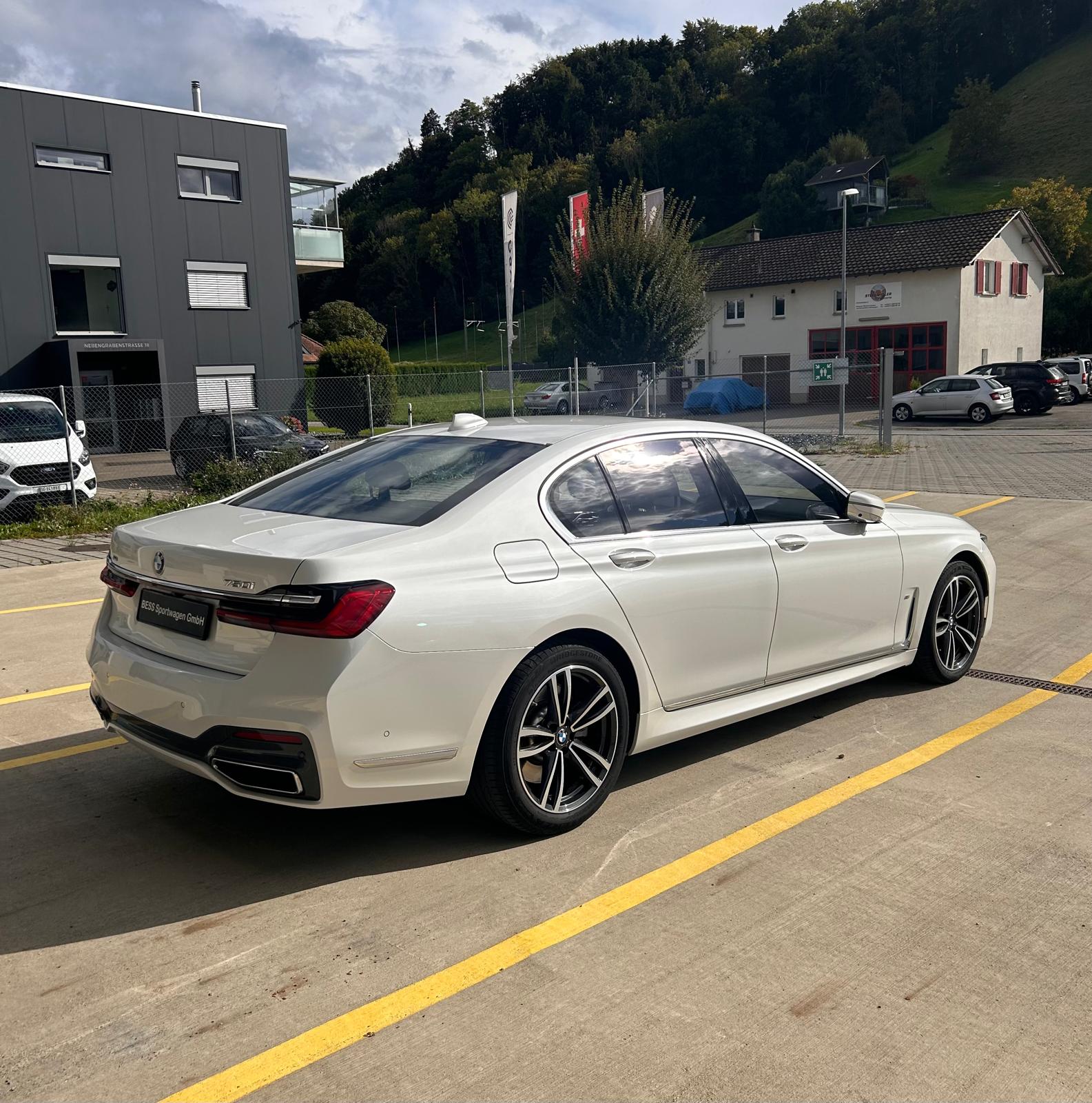 BMW 750i xDrive M Sport Steptronic-image-4