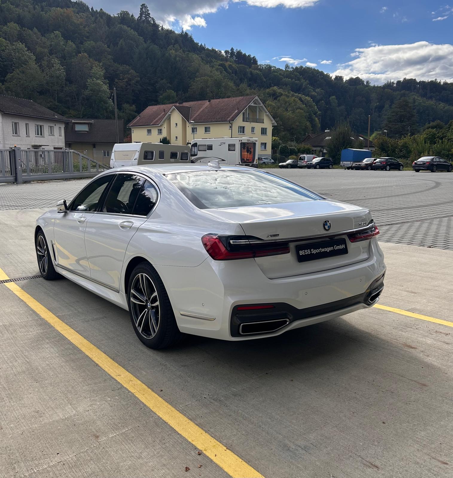 BMW 750i xDrive M Sport Steptronic-image-5